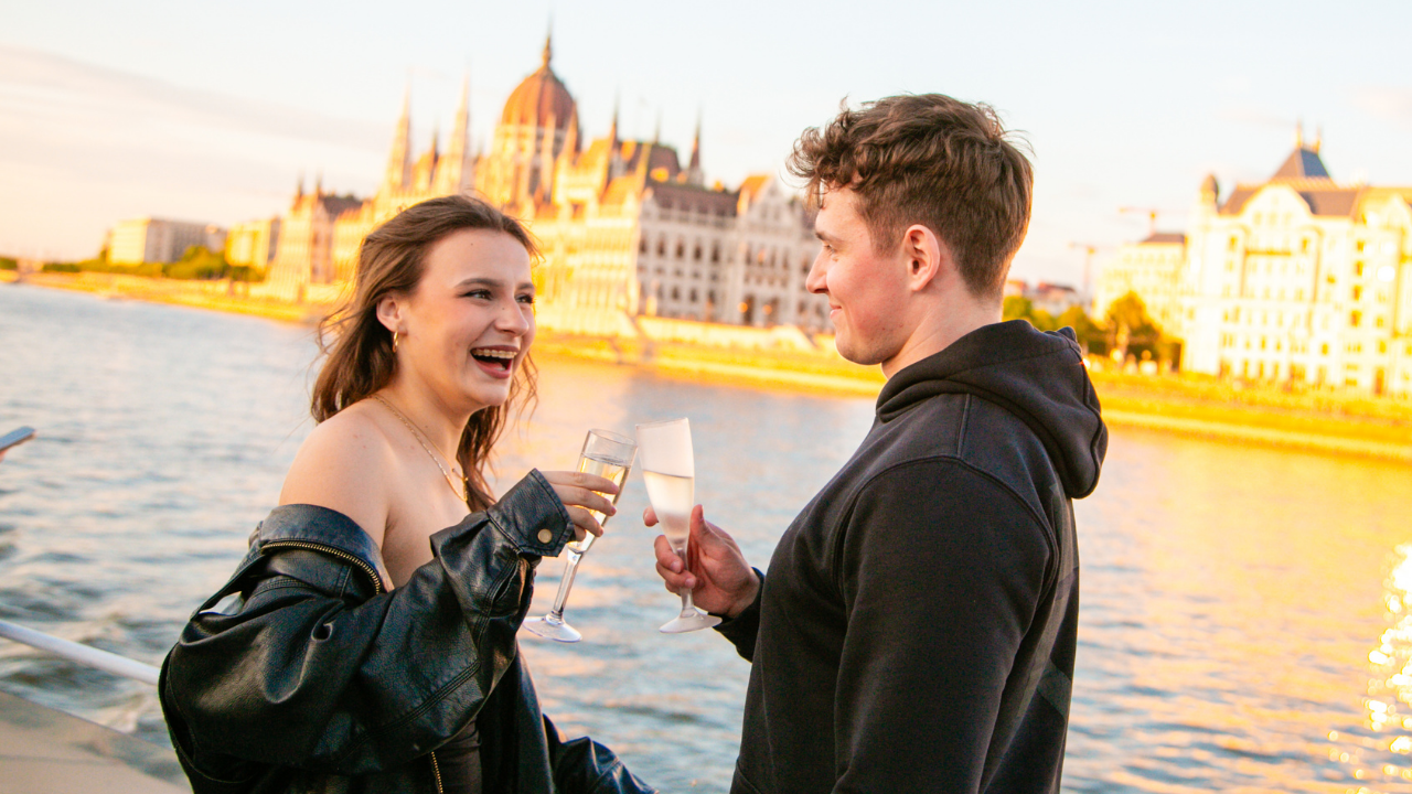 Sunset Prosecco Cruise on the Danube