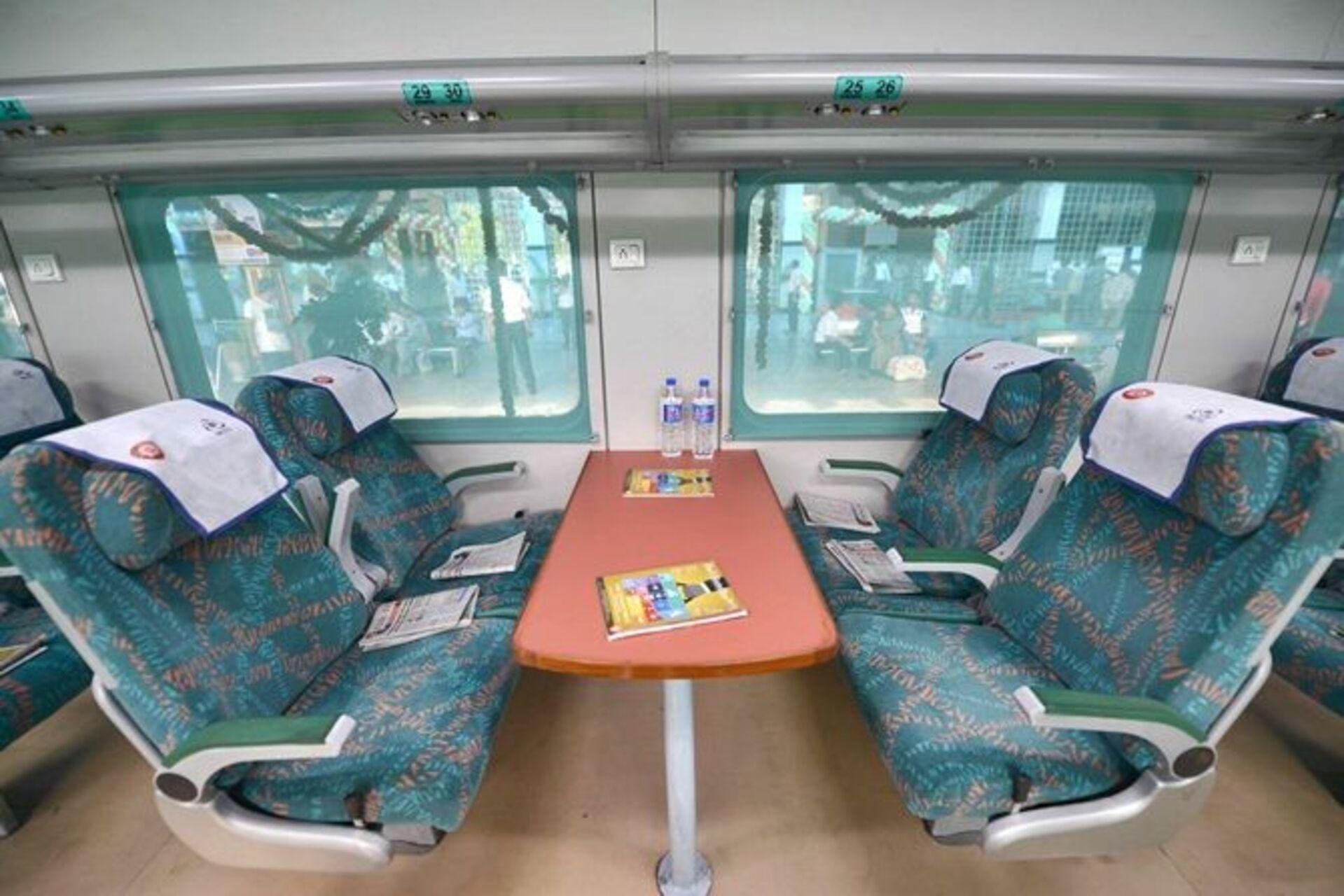 Delhi to Taj Mahal & Agra Fort Day Trip by Express Train with Photographer