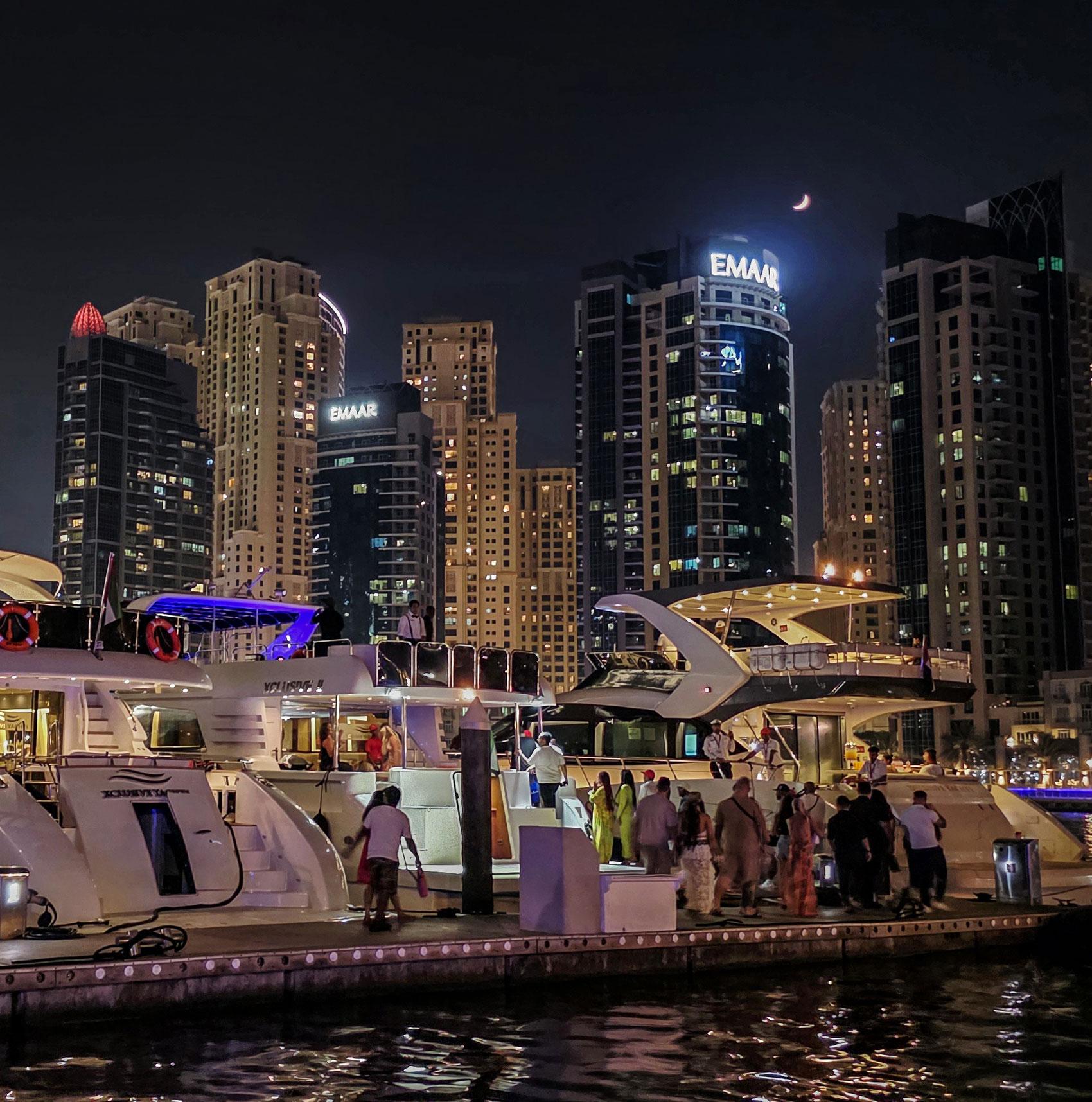 Dubai Marina Luxury Yacht Party – BBQ, Open Bar & Live DJ
