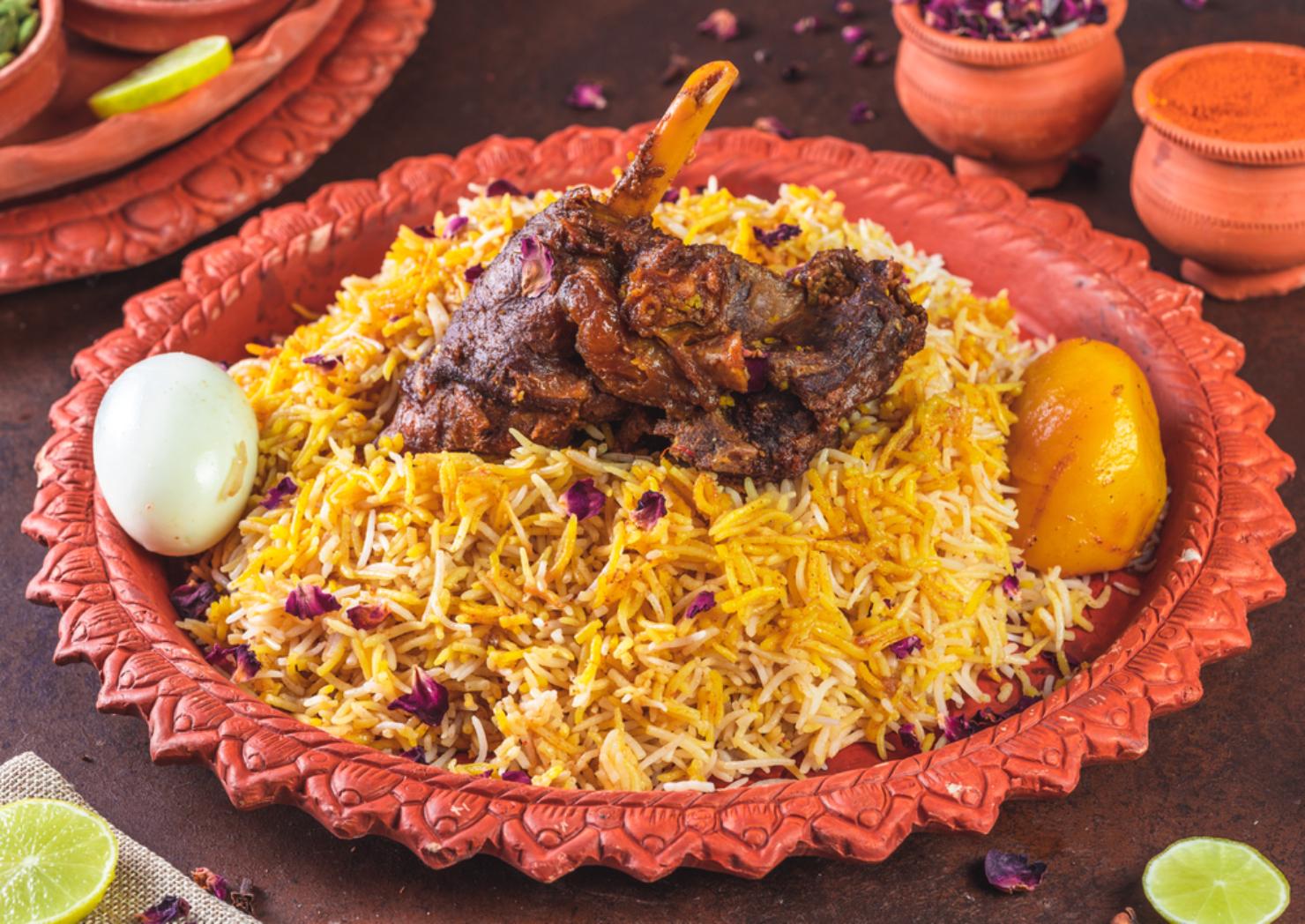 Lucknow Street Food Walking Tour with Local Guide