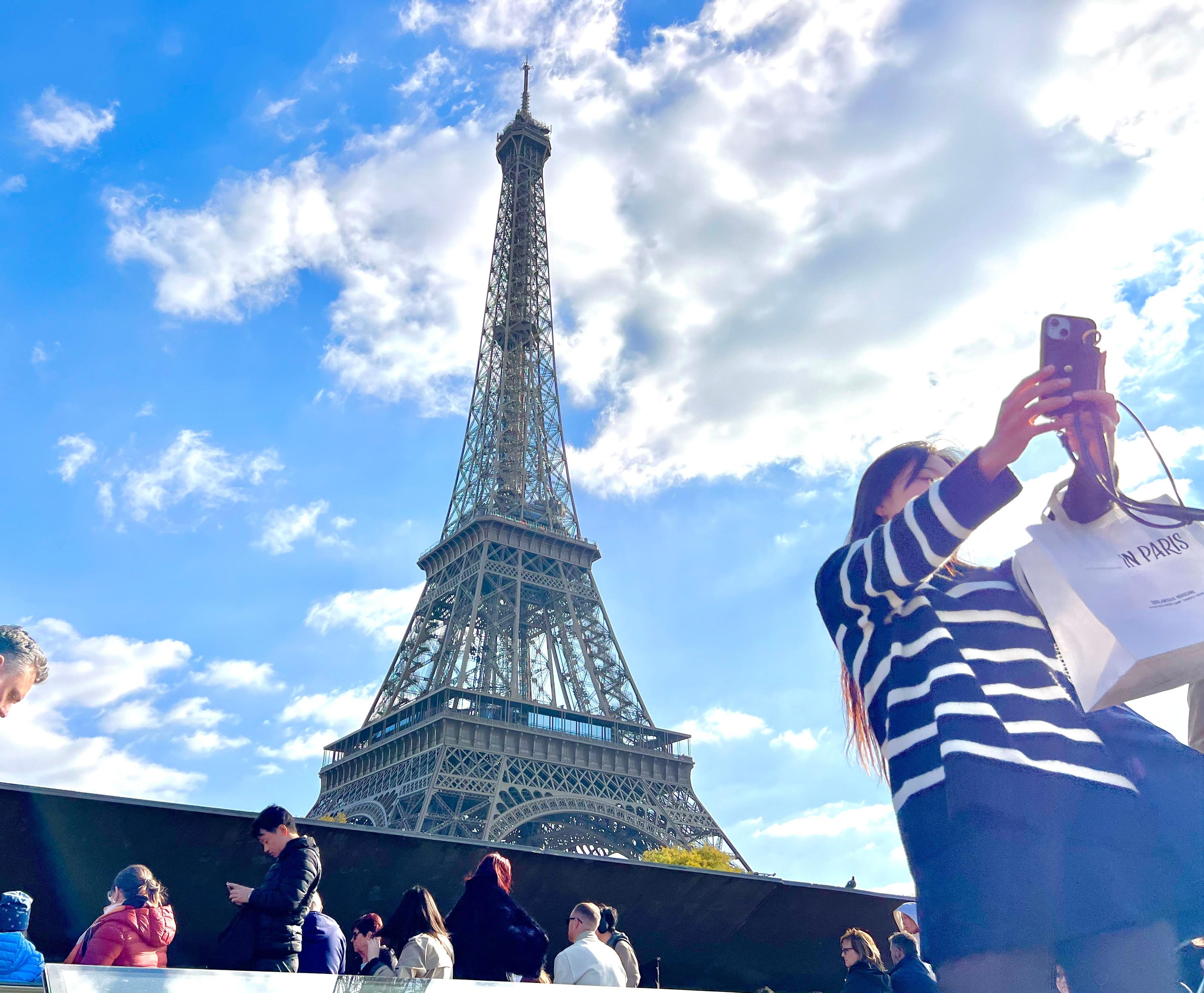 Paris: Eiffel Tower Seine Cruise & Crêpe Tasting