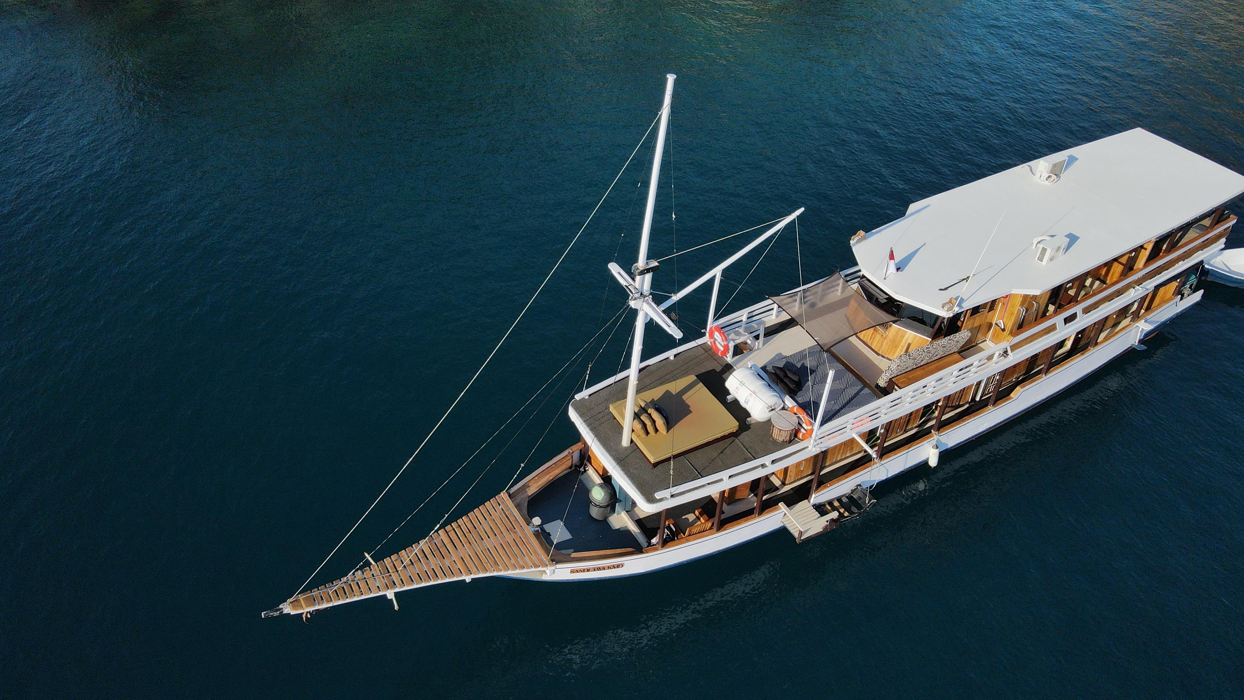 Komodo Archipelago 3-Day Phinisi Liveaboard from Labuan Bajo