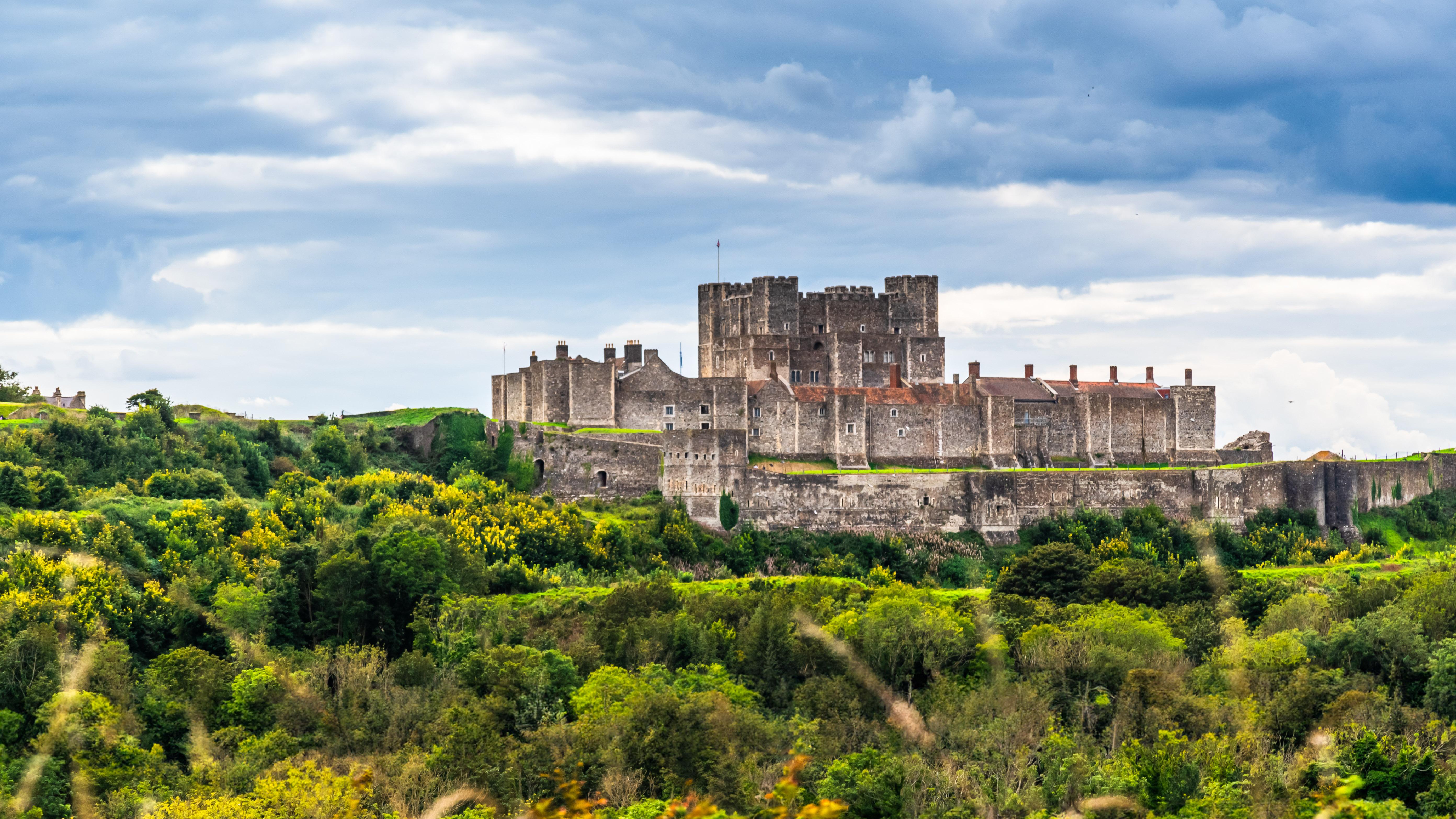 Canterbury, Dover Castle & White Cliffs Small Group Tour