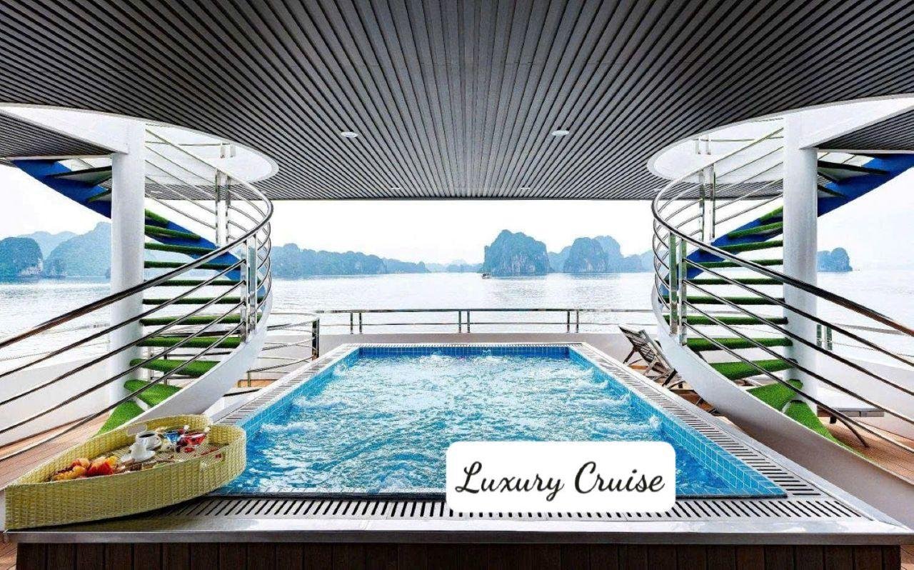 Ha Long Bay Day Trip from Hanoi: Luxury or Standard Cruise with Lunch