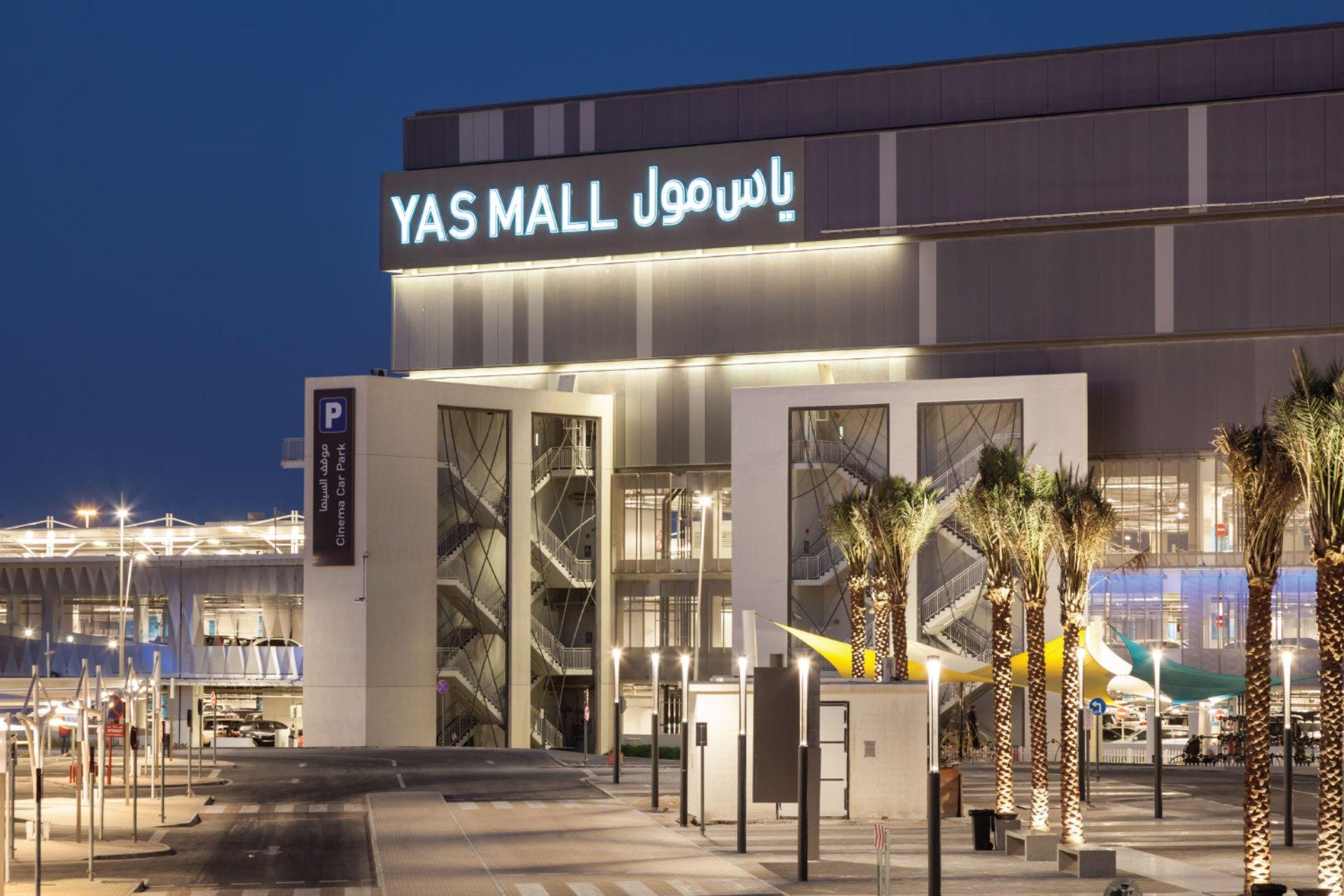 Abu Dhabi City Highlights & Warner Bros. World Day Tour