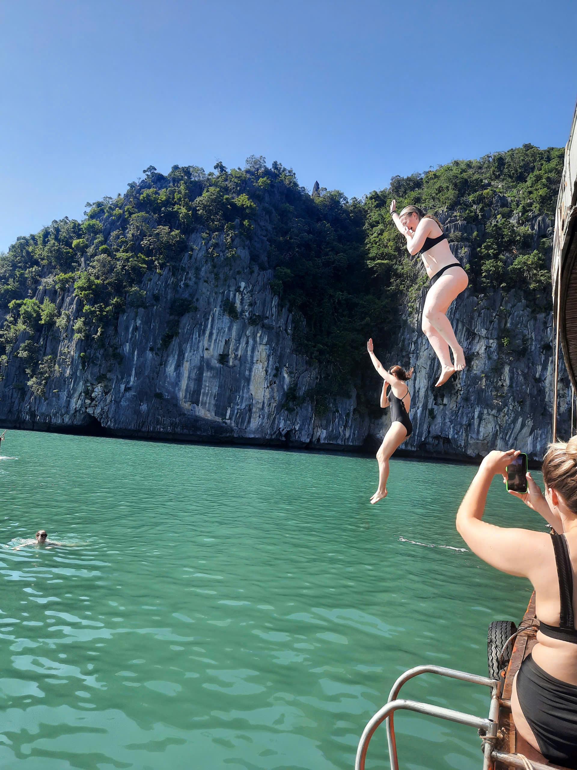 Full-Day Lan Ha Bay Cruise: Kayaking & Floating Villages from Hanoi or Cat Ba
