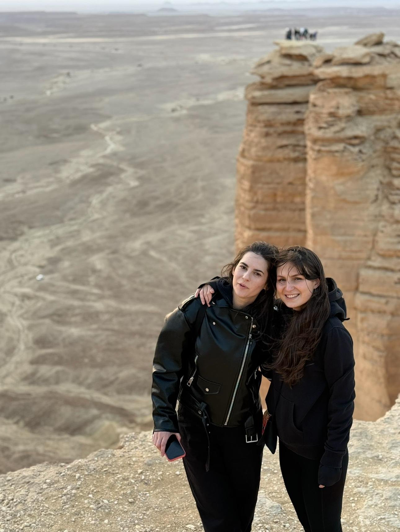 Riyadh Desert Expedition: Edge of the World, Camels & Stargazing