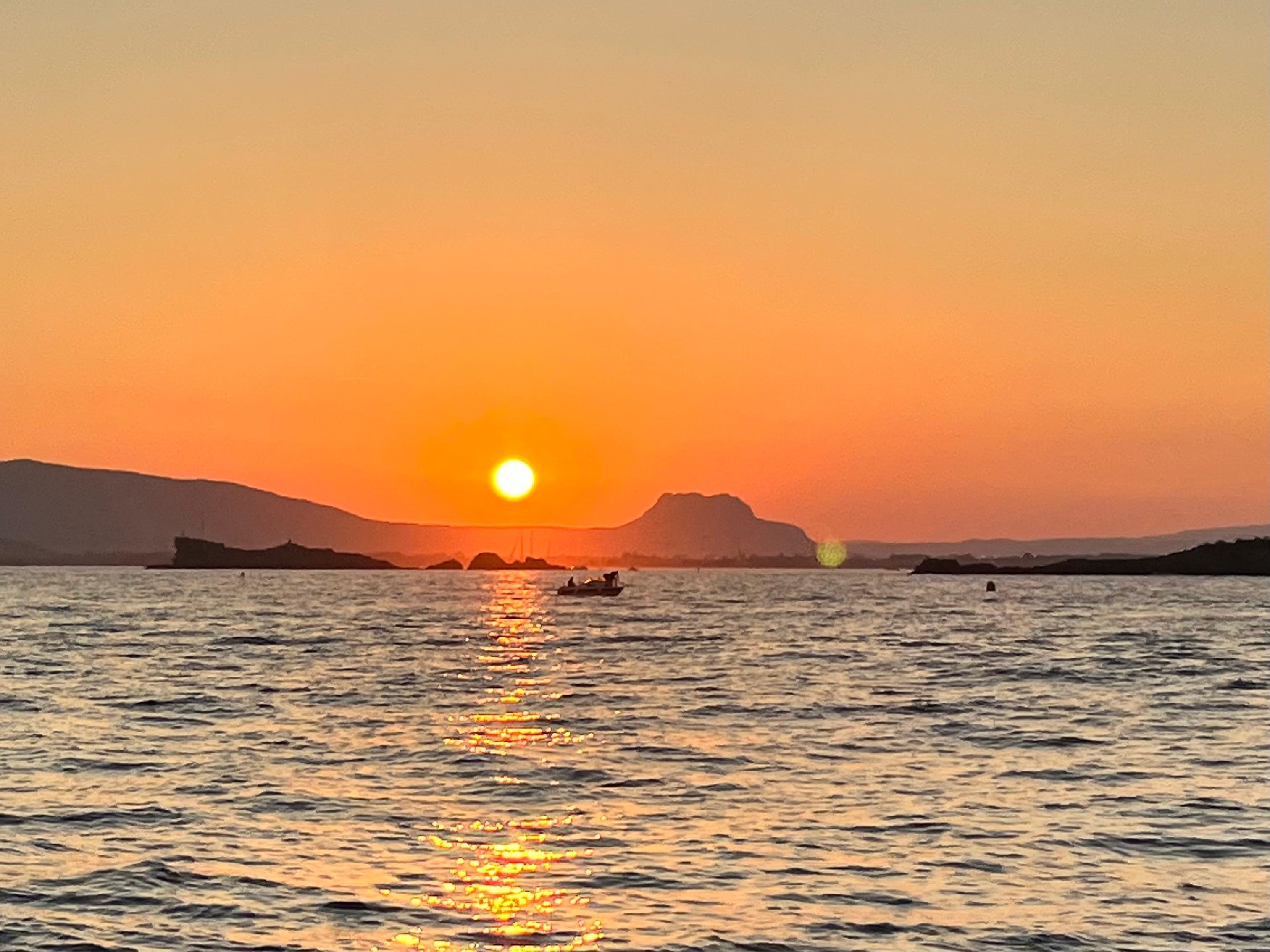 Esterel Red Rocks Sunset Cruise with Aperitif