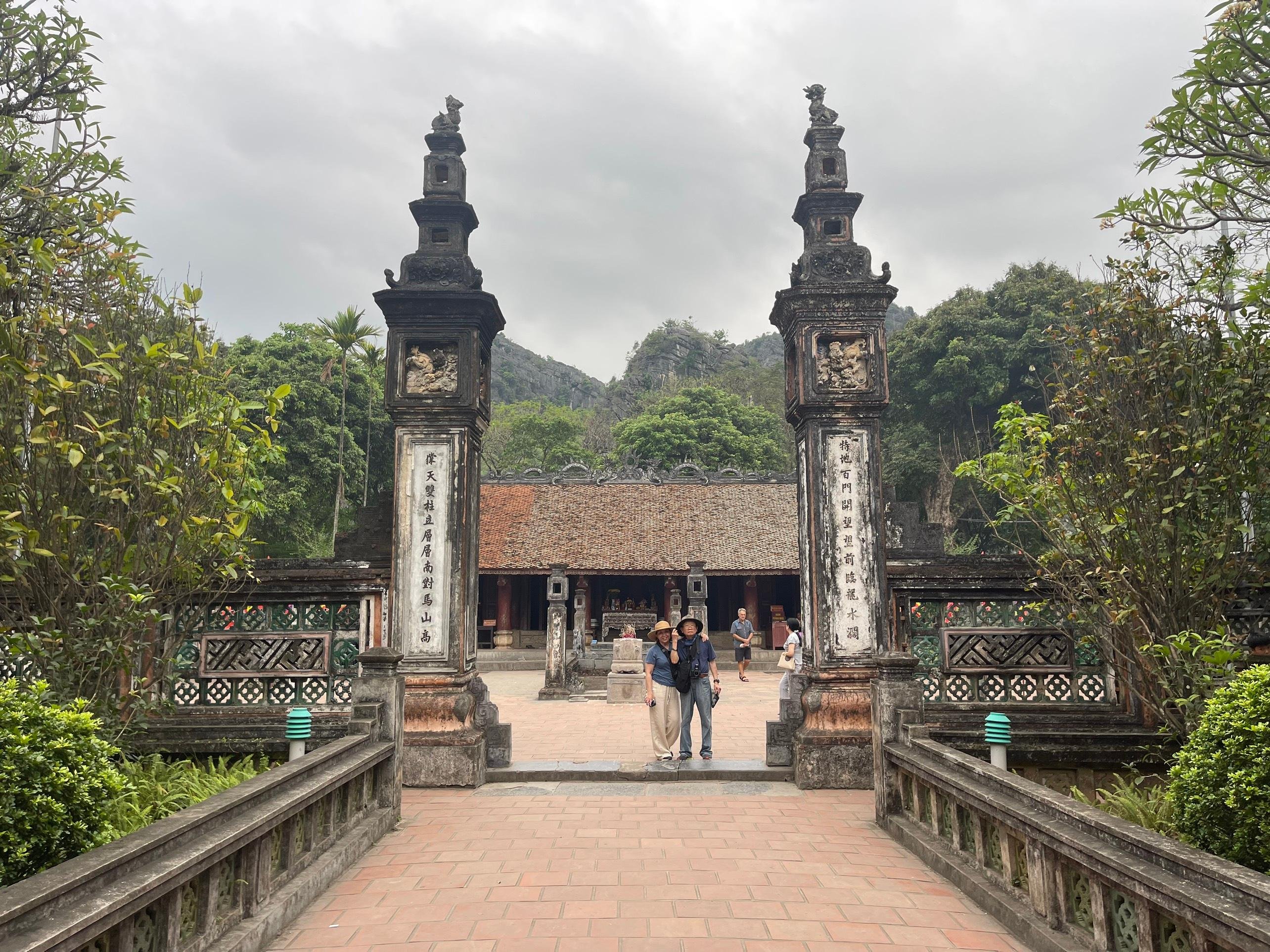 2-Day Ninh Binh Escape from Hanoi: Caves, Cycling & Culture