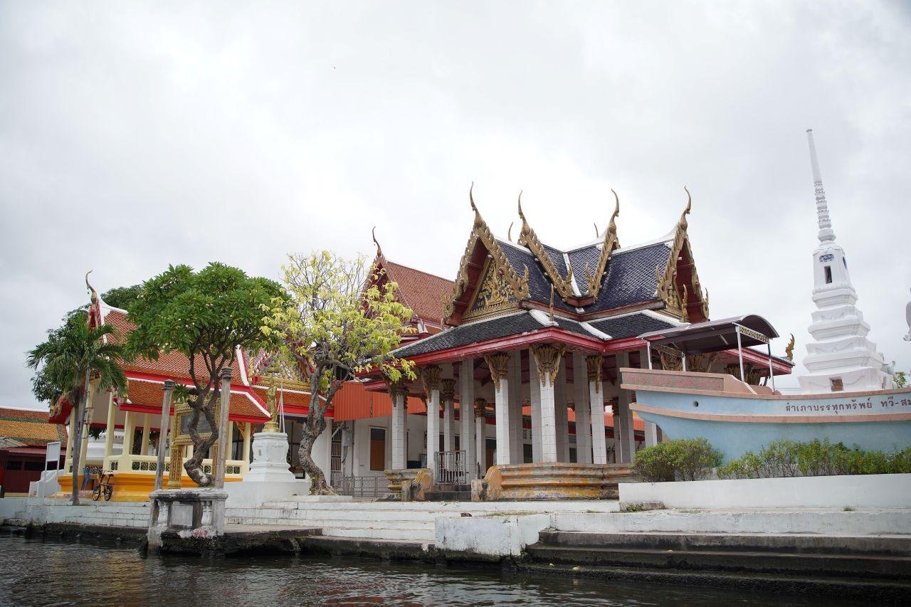 Bangkok 2-Hour Teak Boat Canal Cruise