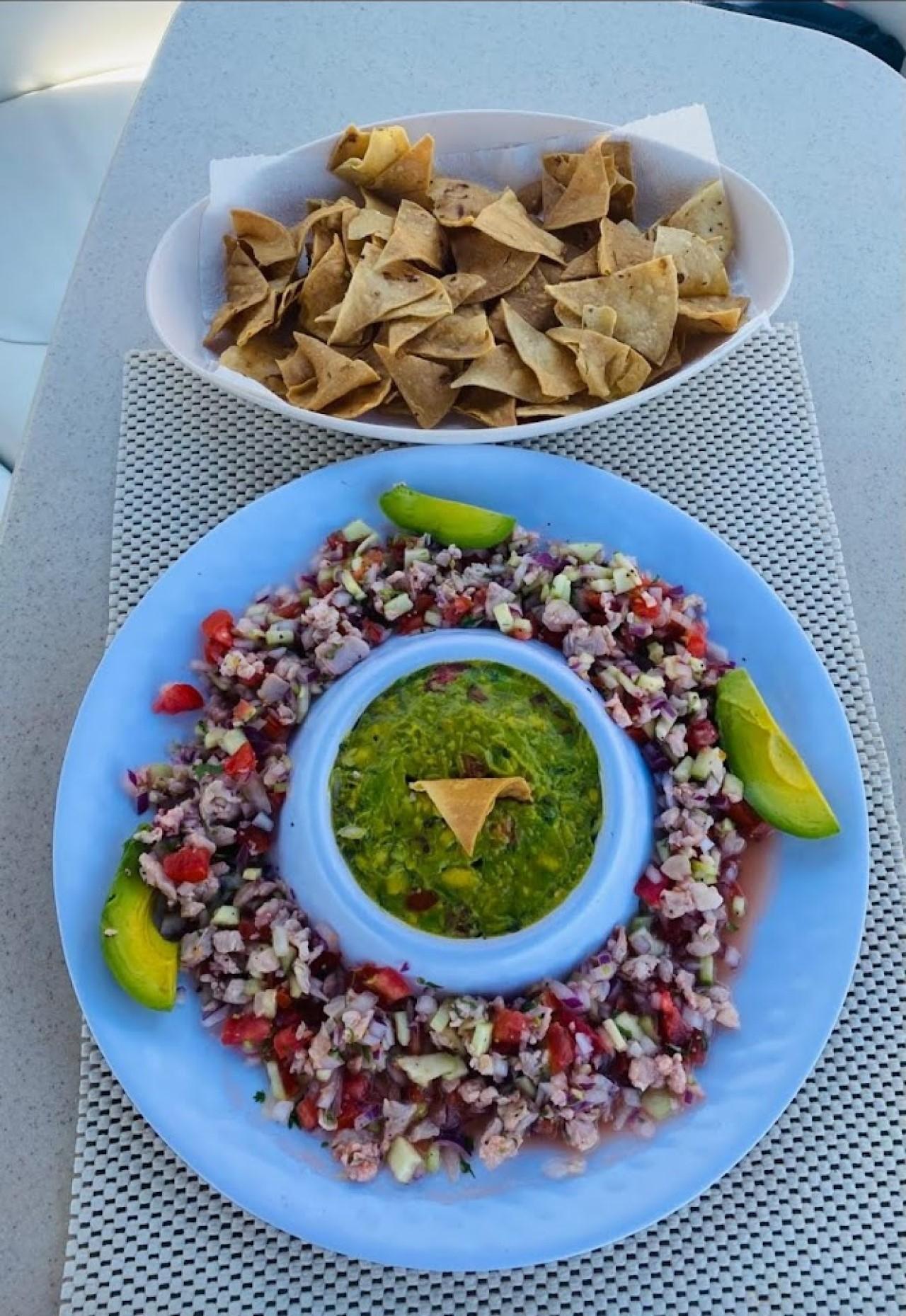 Cabo Private Yacht Experience: Arch, Snorkeling & Gourmet Bites