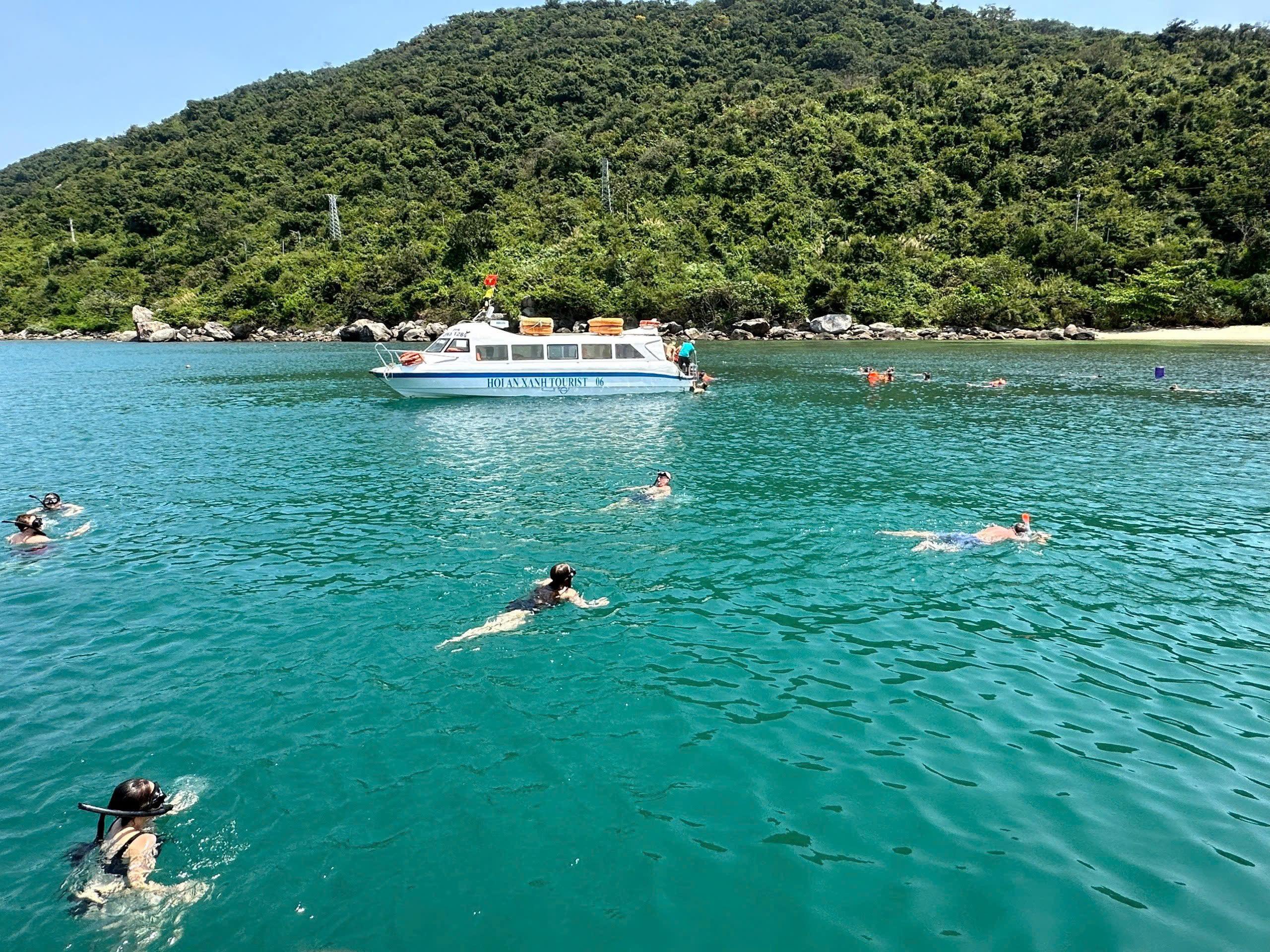 Cham Islands Speedboat & Snorkeling Adventure