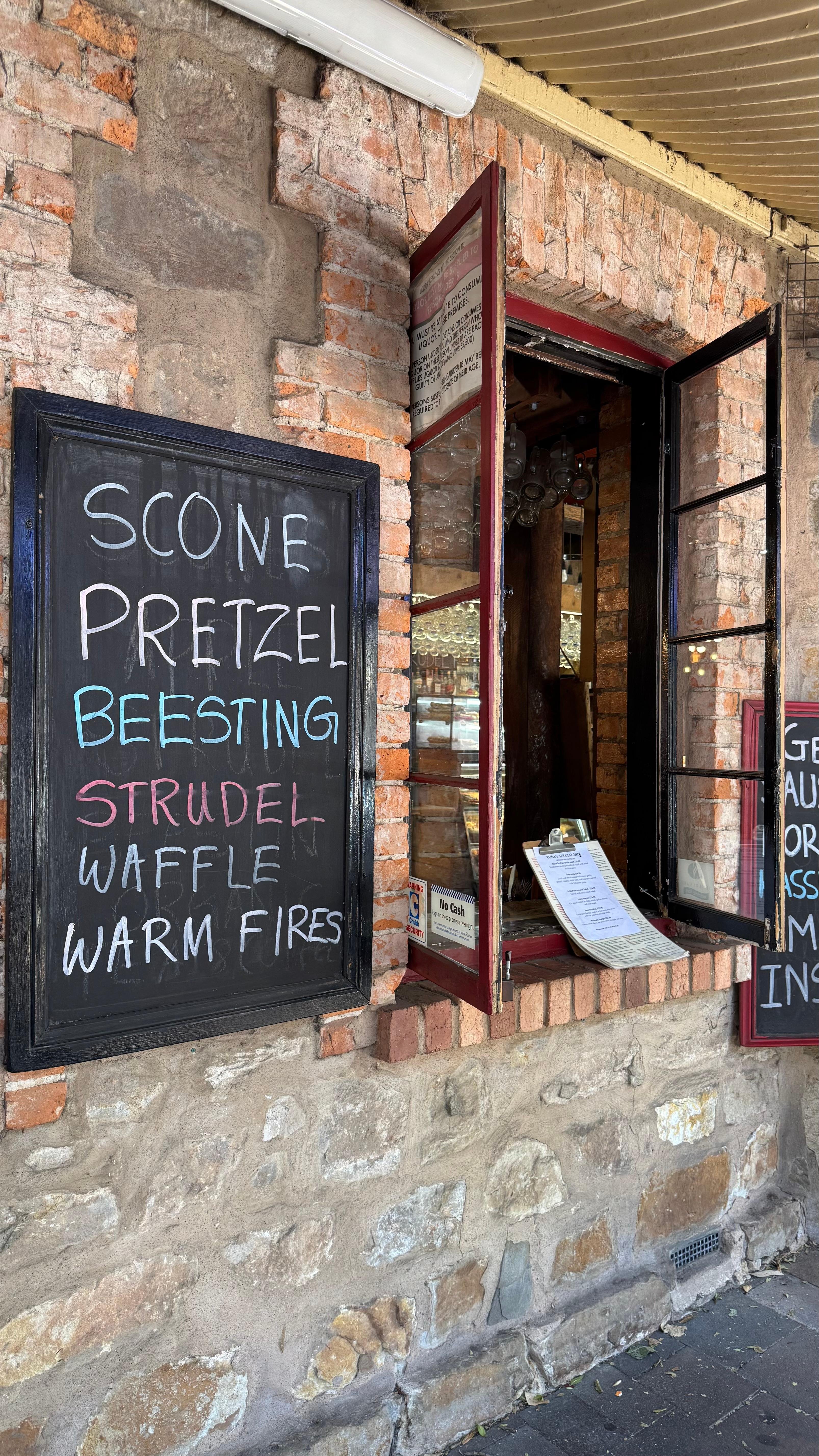 Adelaide Gems in a Day: Hahndorf, Glenelg Beach & City Tour