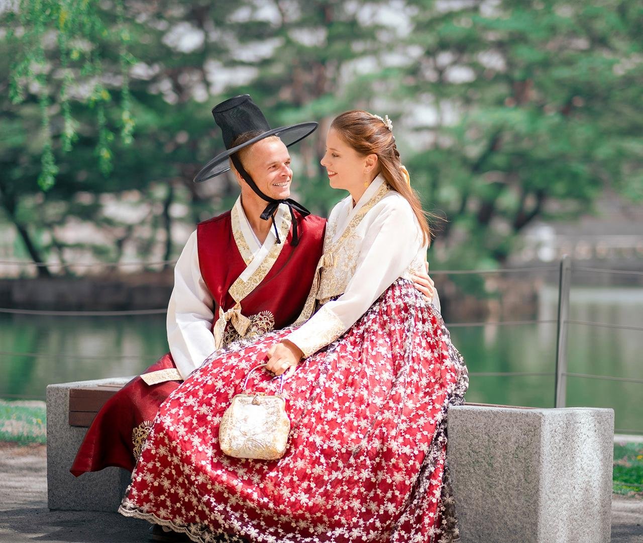 Seoul: Hanbok Rental with Gyeongbokgung Palace Entry — Seoul K-beauty experience photo 6