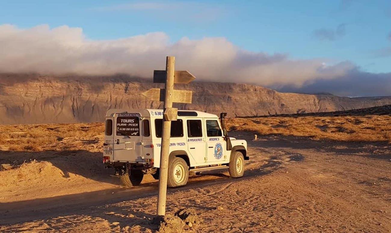 La Graciosa Island Jeep Safari to Playa de las Conchas