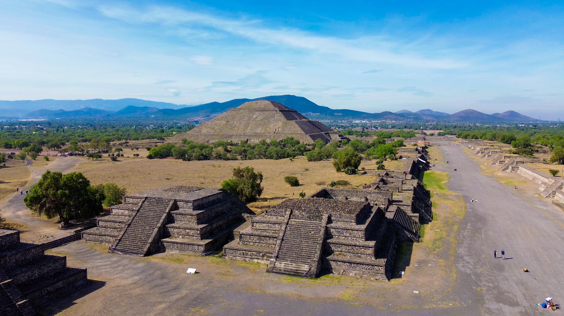 Teotihuacan, Tlatelolco & Guadalupe Shrine Full-Day Tour
