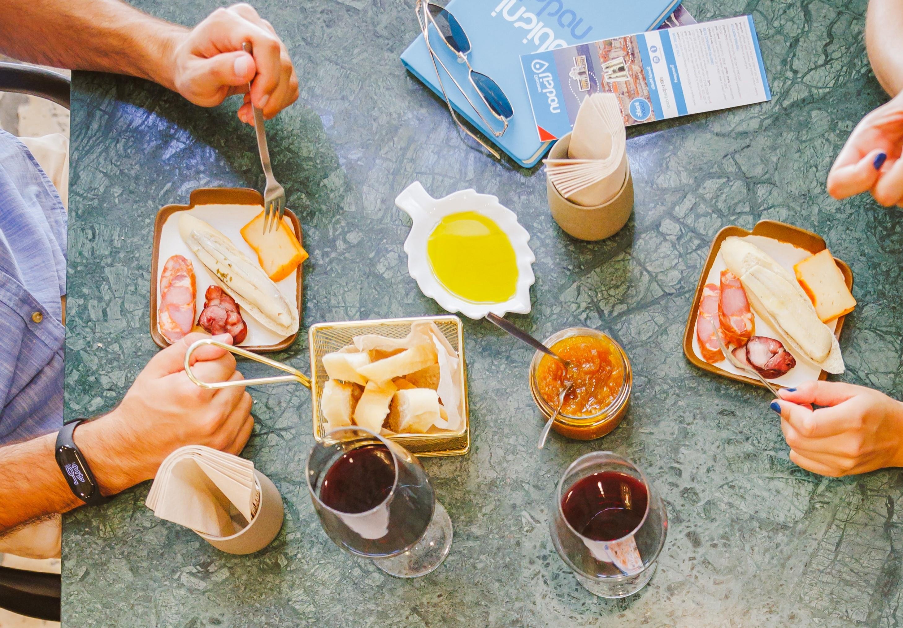 Lisbon Bites & Sips: Small-Group Food & Wine Walk