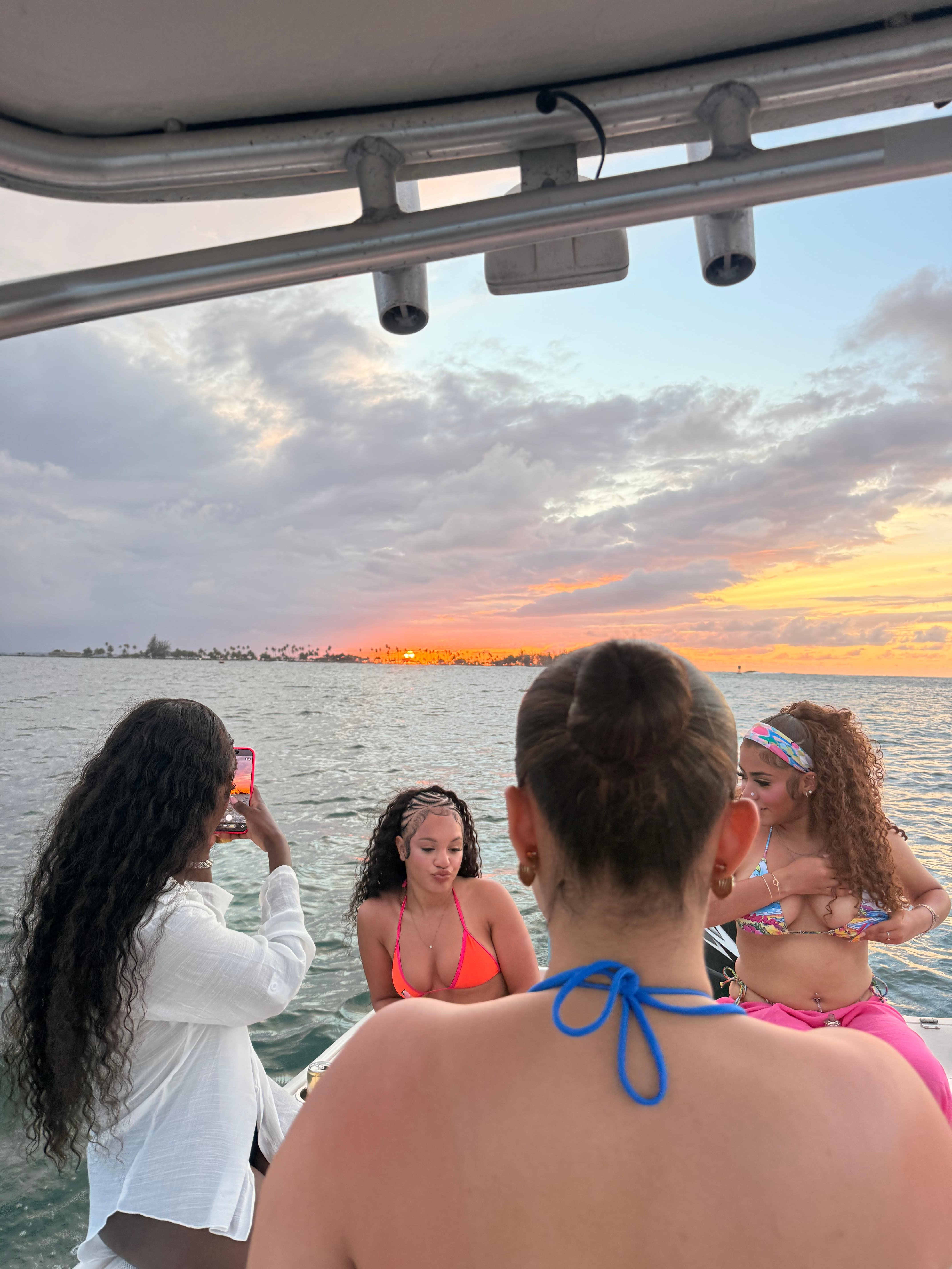 Private San Juan Boat Charter with Drinks and Music