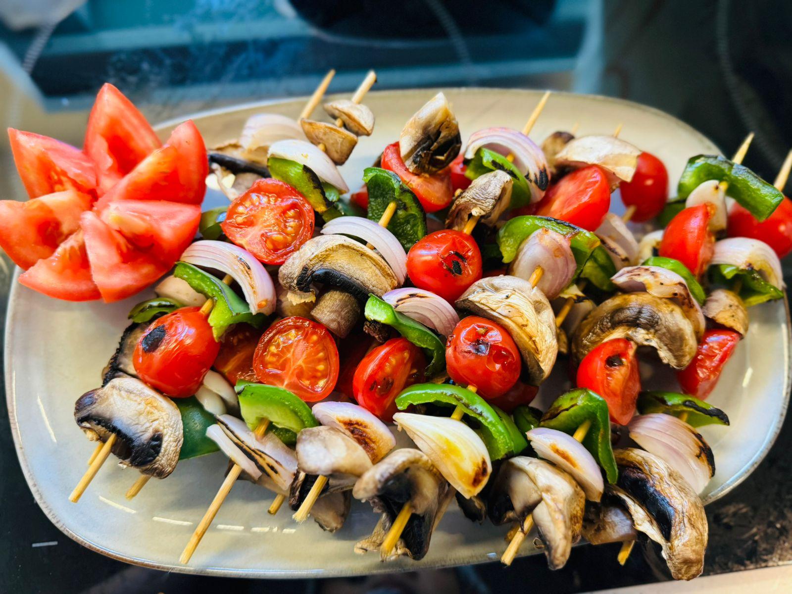 Dubai Luxury Yacht Cruise with Optional Live BBQ & Drinks