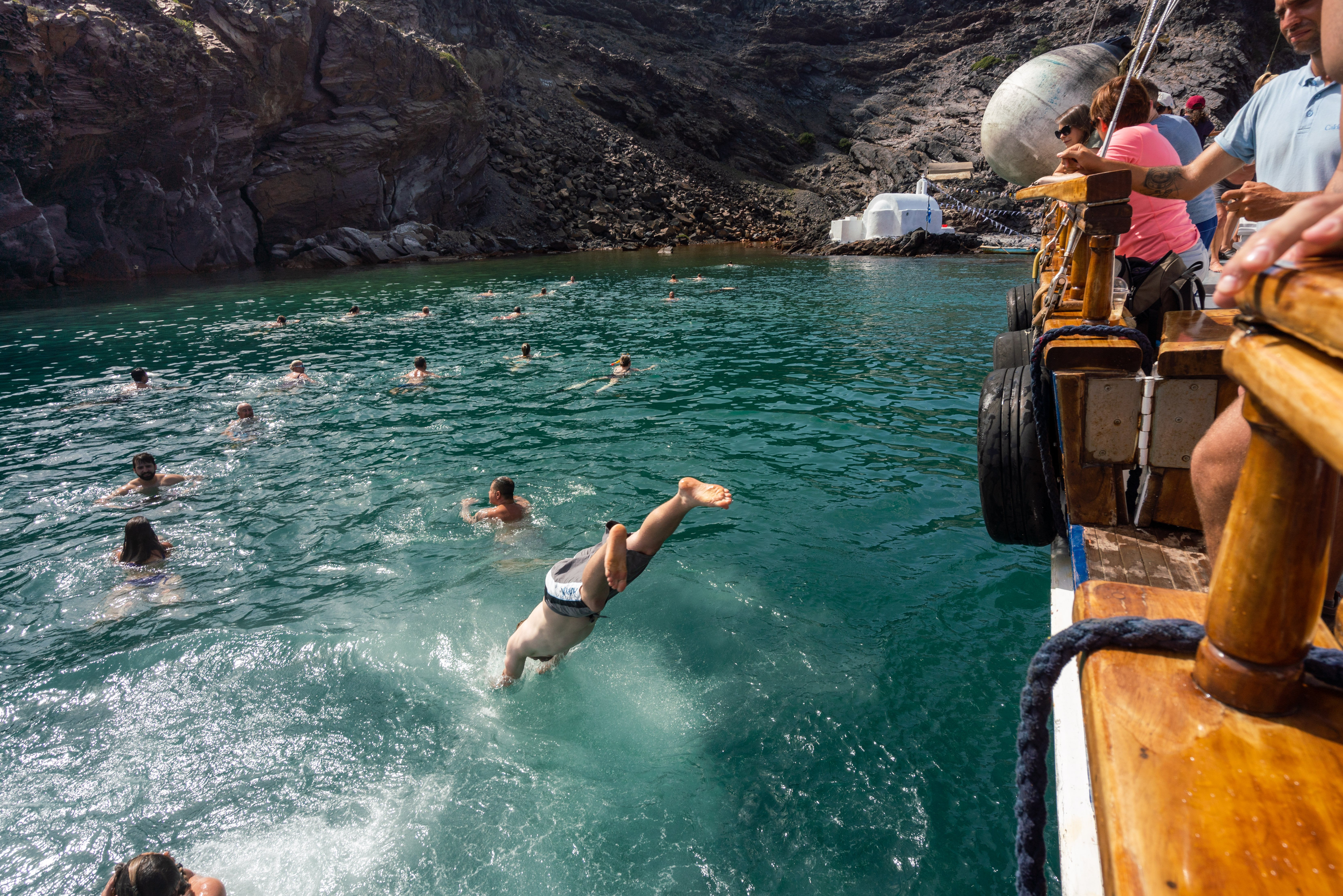 Santorini Volcanic Islands & Hot Springs Boat Cruise