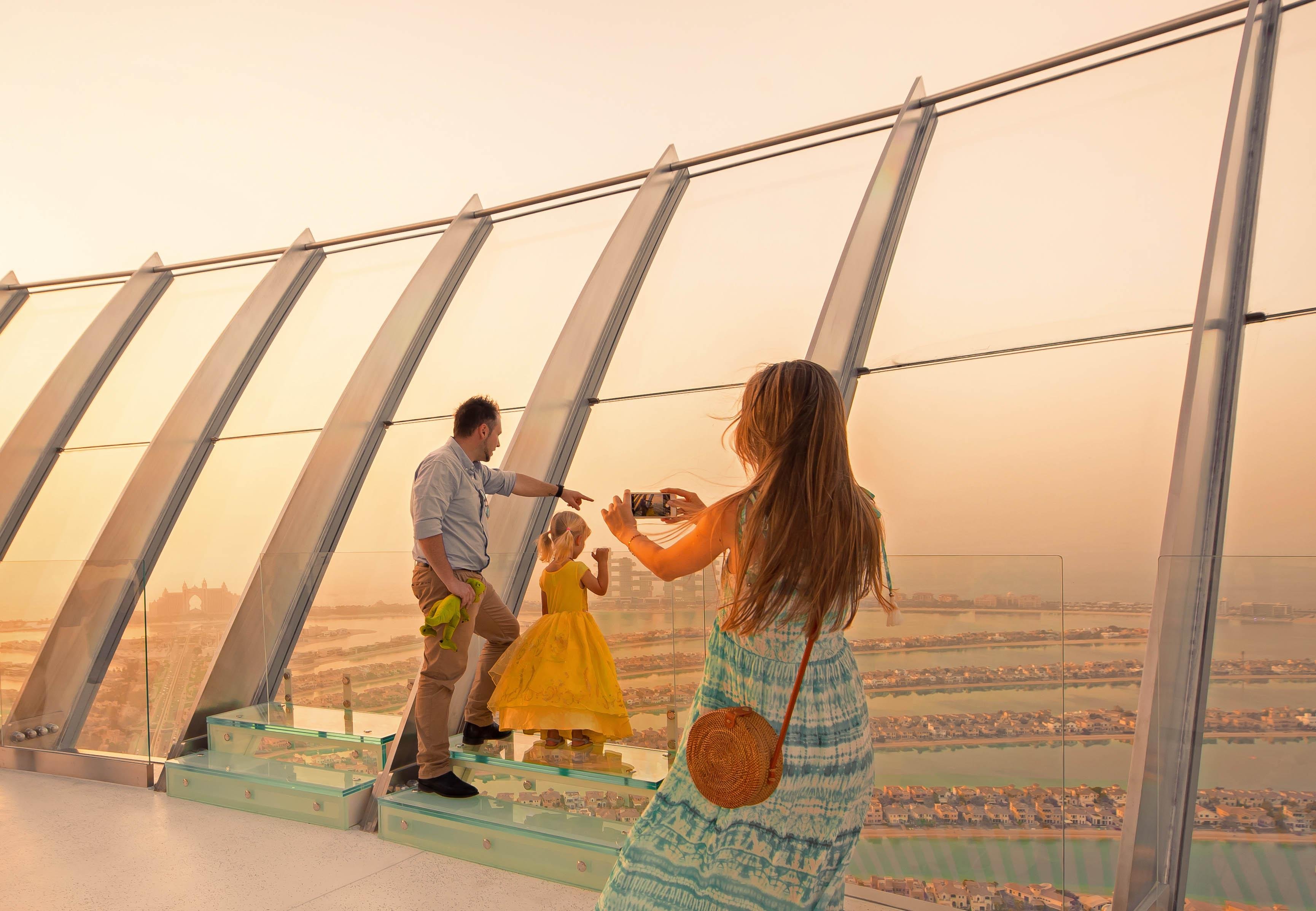 Dubai: Palm Tower Observation Deck & Afternoon Yacht Cruise