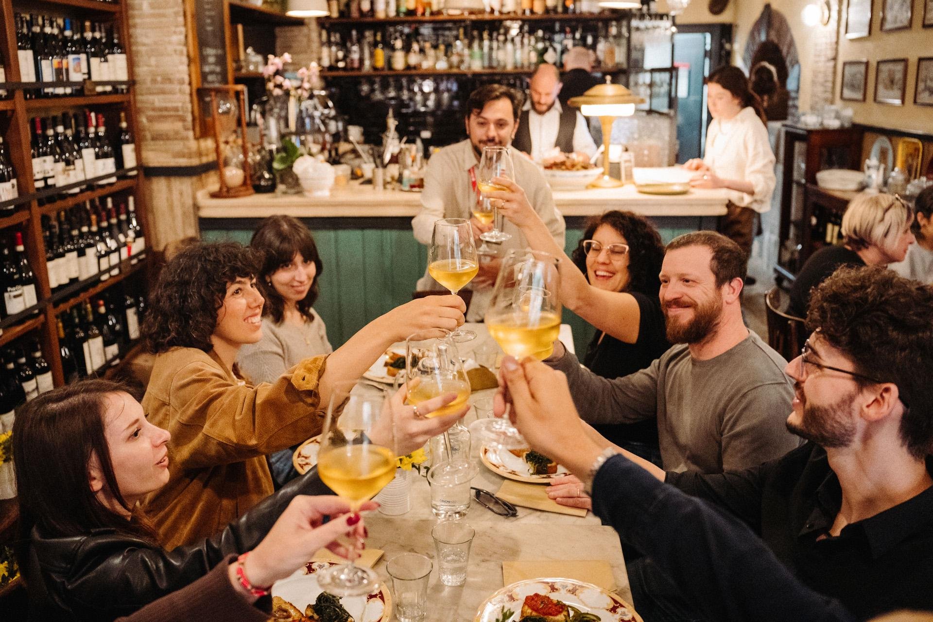 Tour nocturno de comida, vino y pasta en Trastevere
