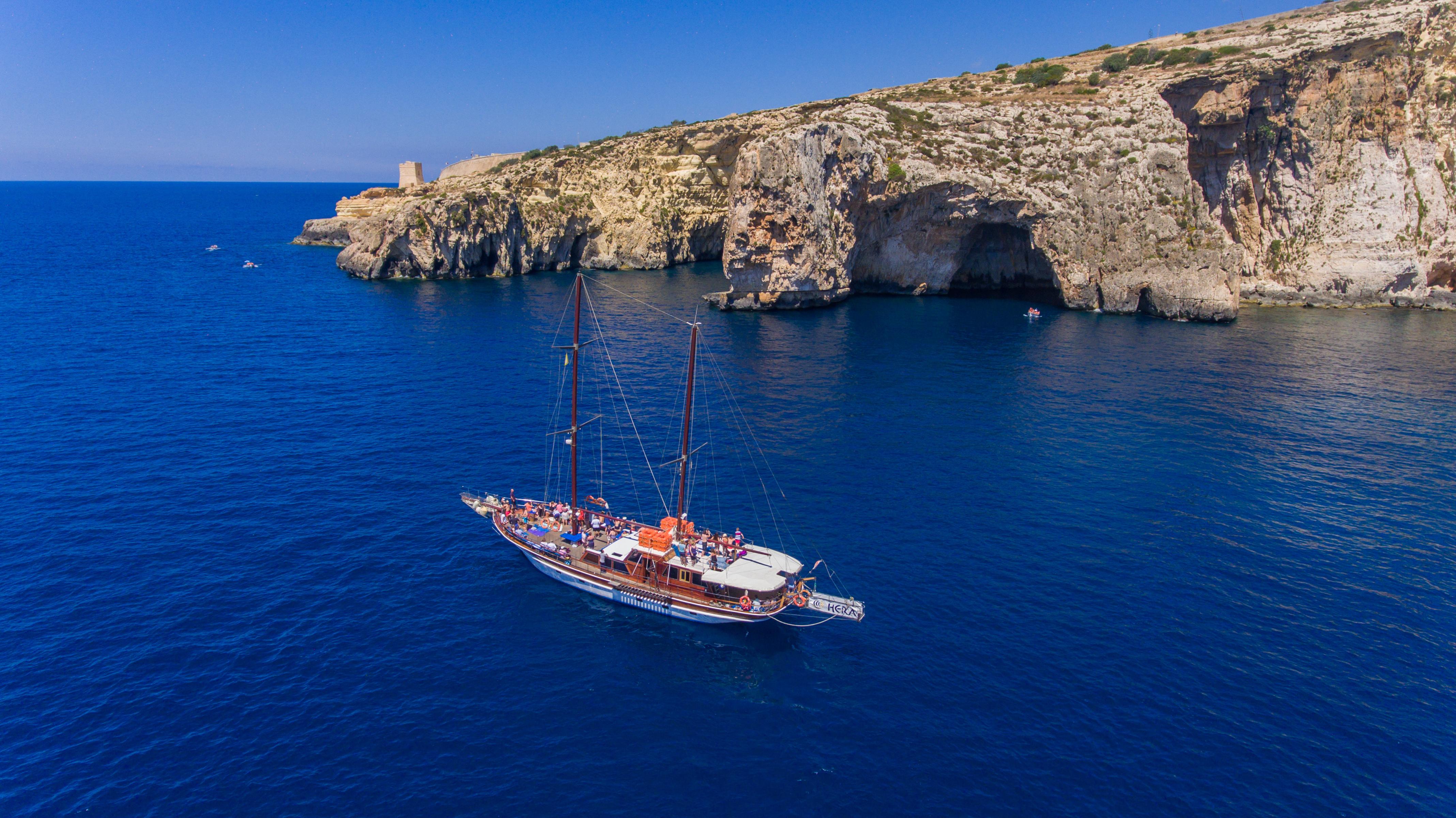 Sliema to Comino: Crystal and Blue Lagoon Cruise with Lunch