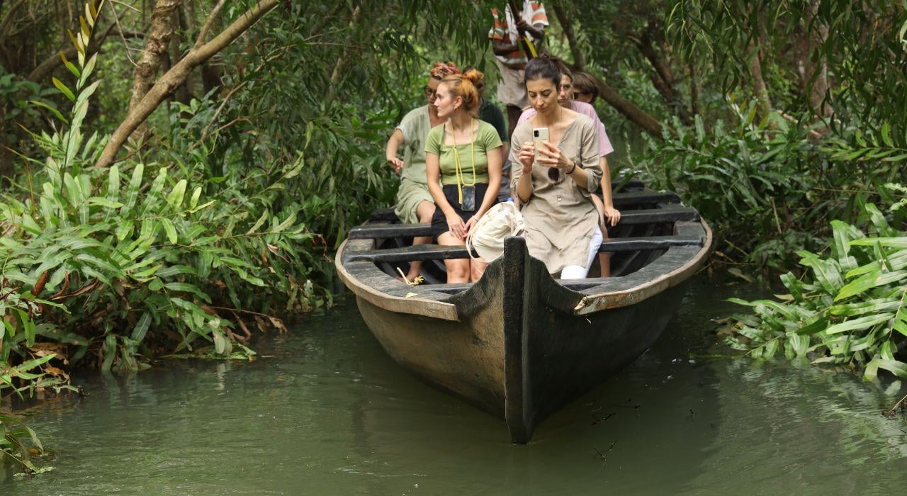 Kerala Backwater Village Punting Cruise with Lunch
