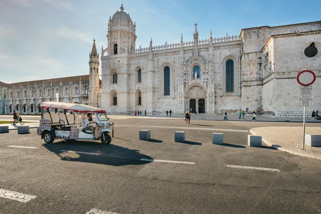 Lisbon Private Tuk-Tuk Tour with Hotel Pickup