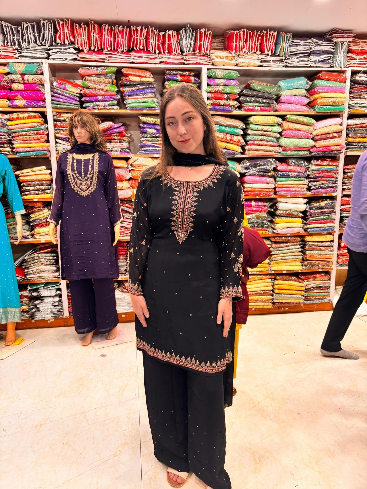 Delhi Private Shopping Tour with Local Expert