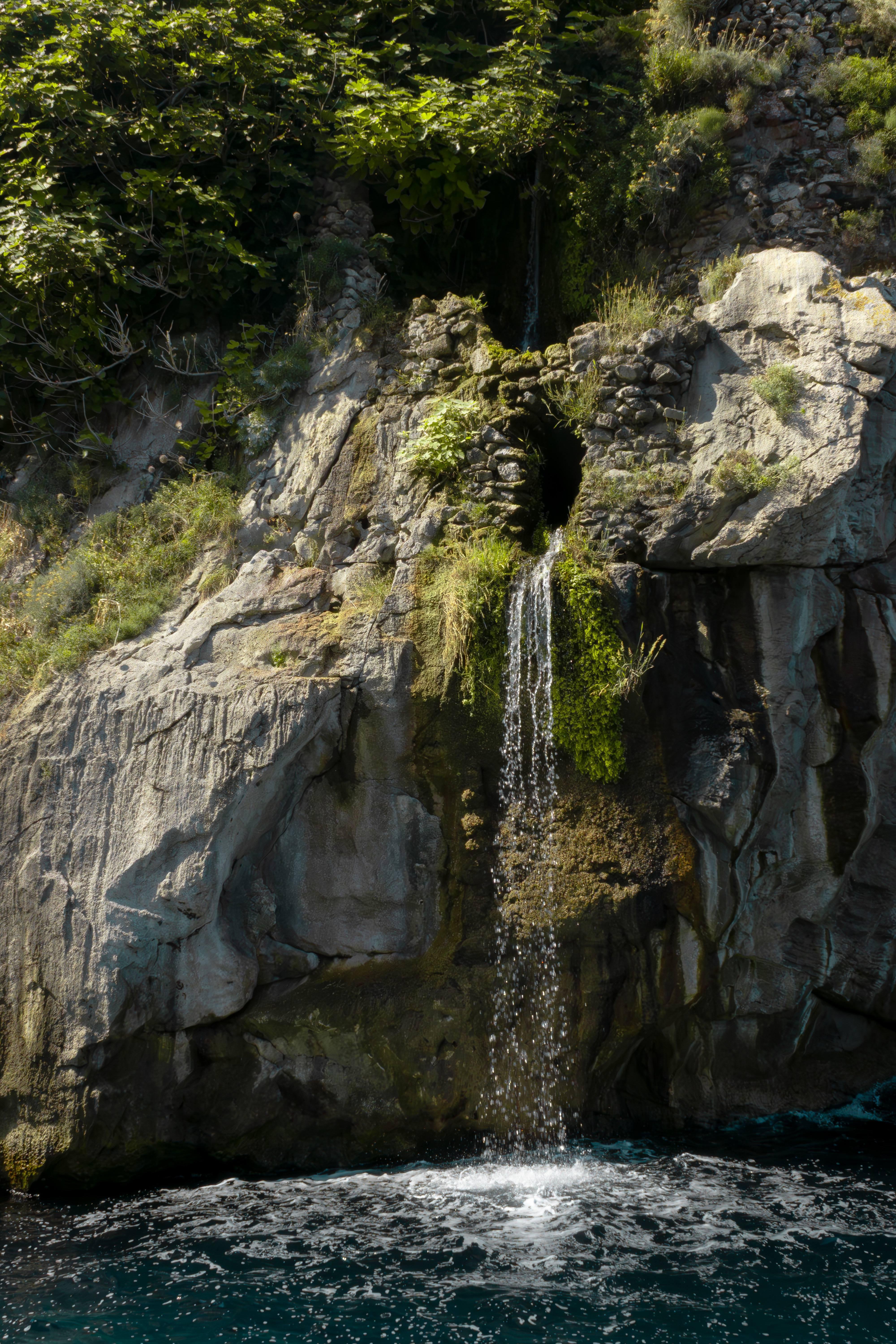 Capri Small-Group Boat Tour from Positano with Lunch & Drinks