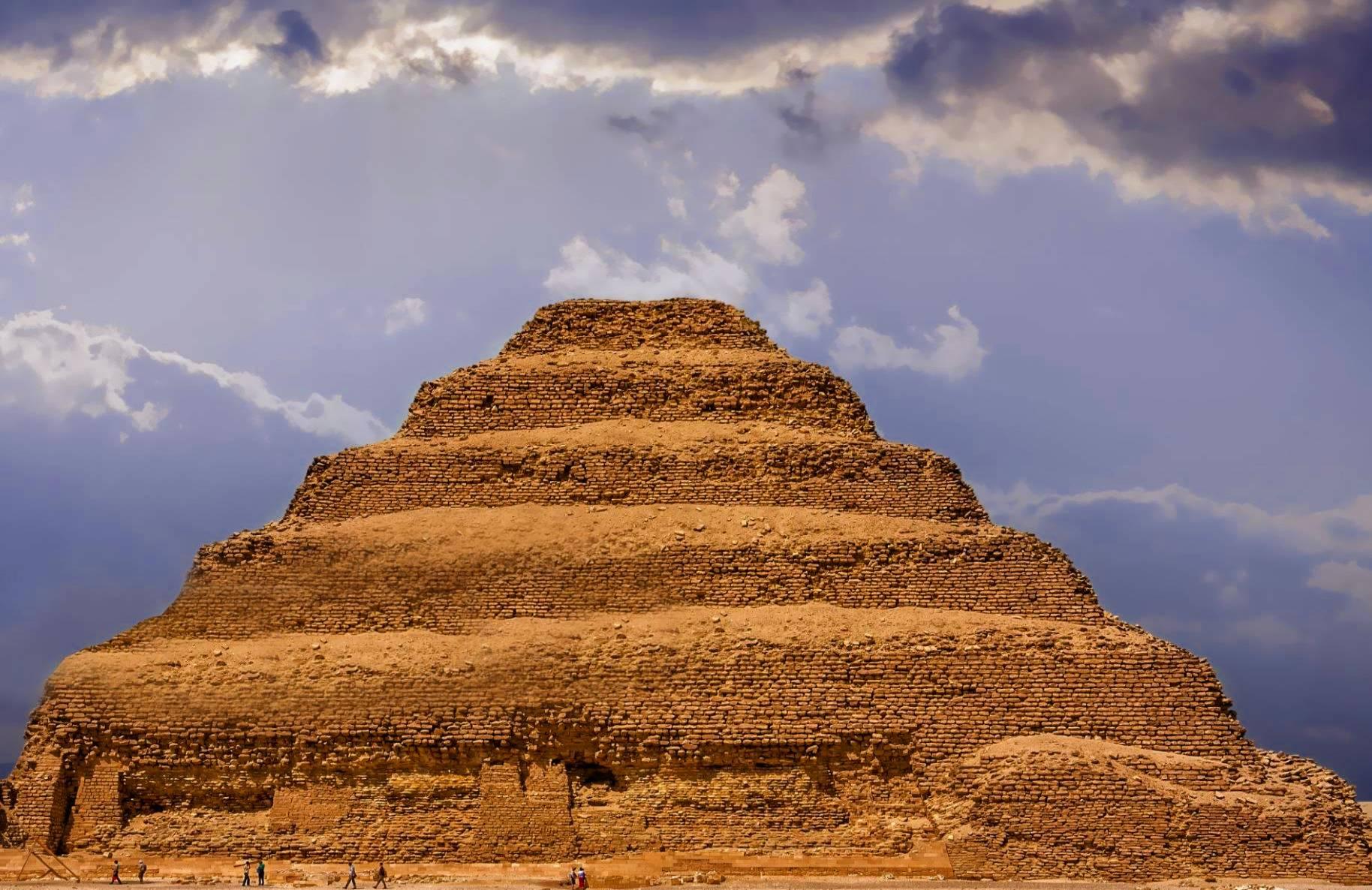 Cairo: Pyramids, Sakkara & Memphis Full-Day Expedition