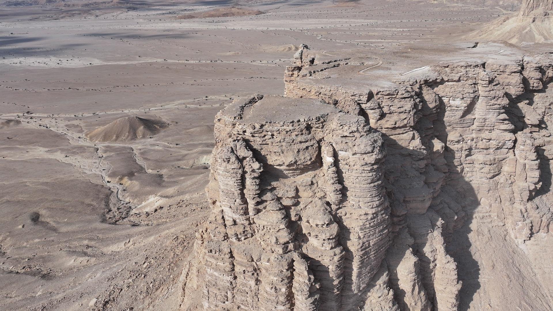 Edge of the World & Darb Al-Manjoor Desert Expedition