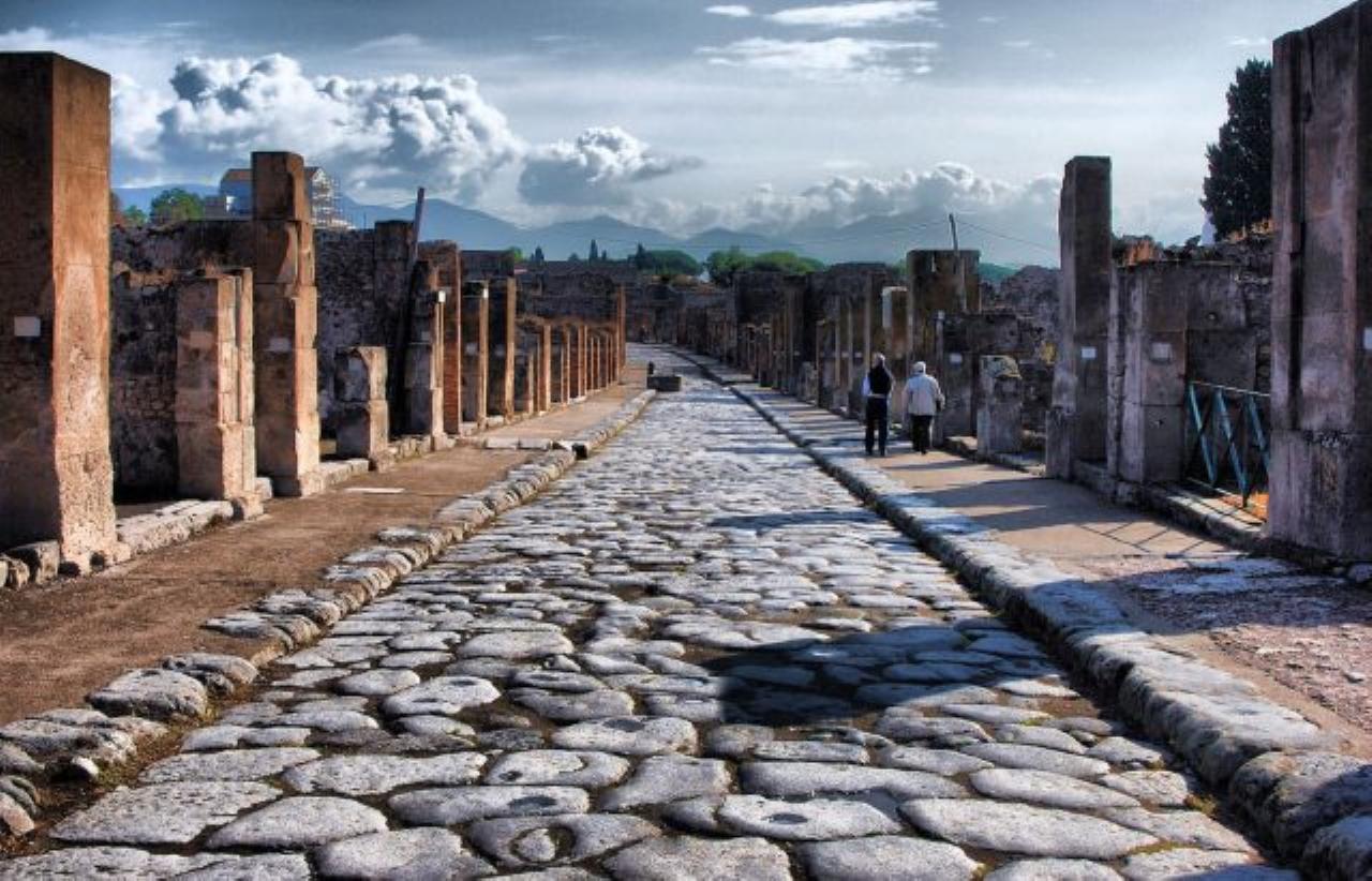 Naples: Pompeii, Mount Vesuvius & Wine Tasting Deluxe Tour