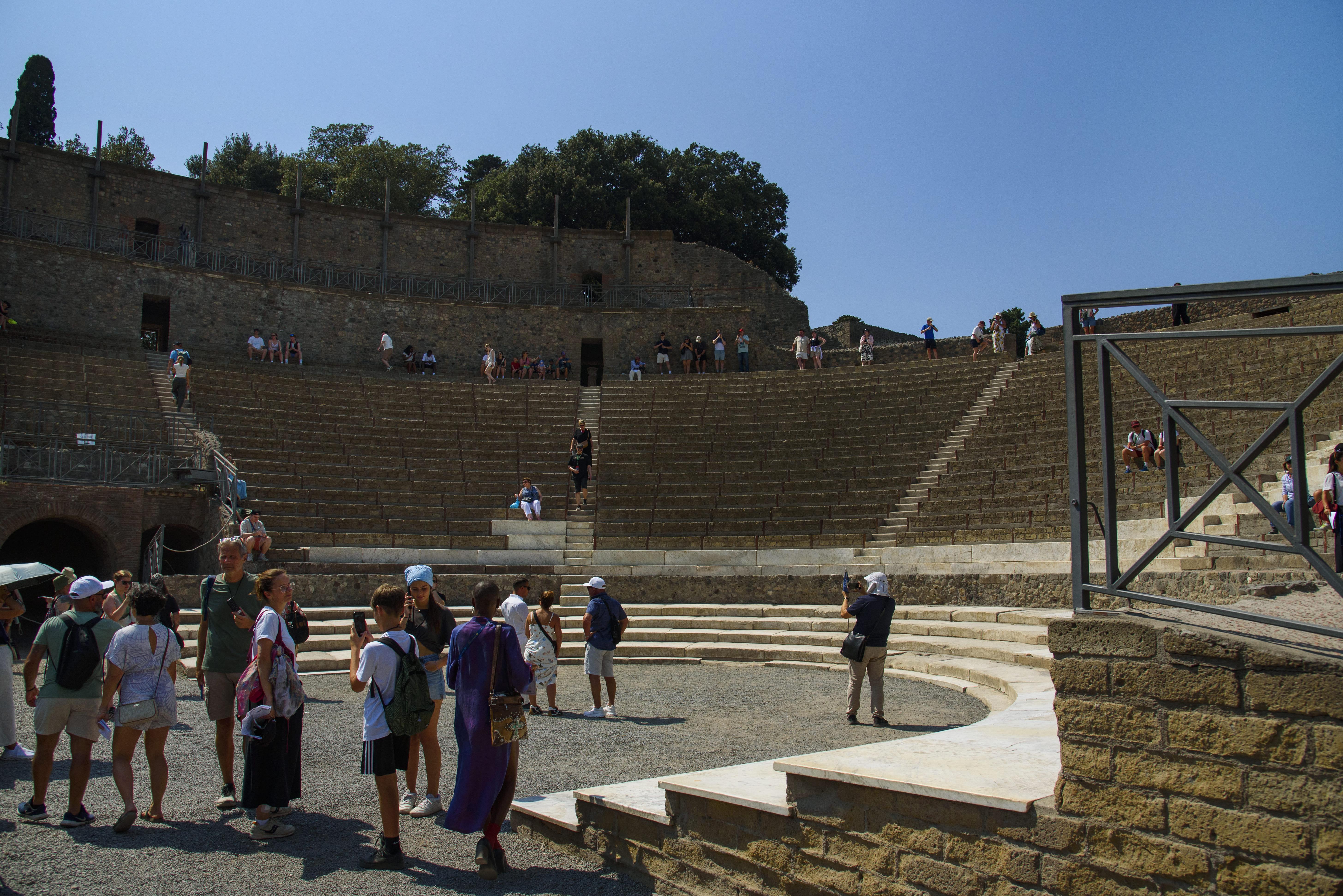 From Naples: Pompeii and Vesuvius Guided Day Trip with Lunch