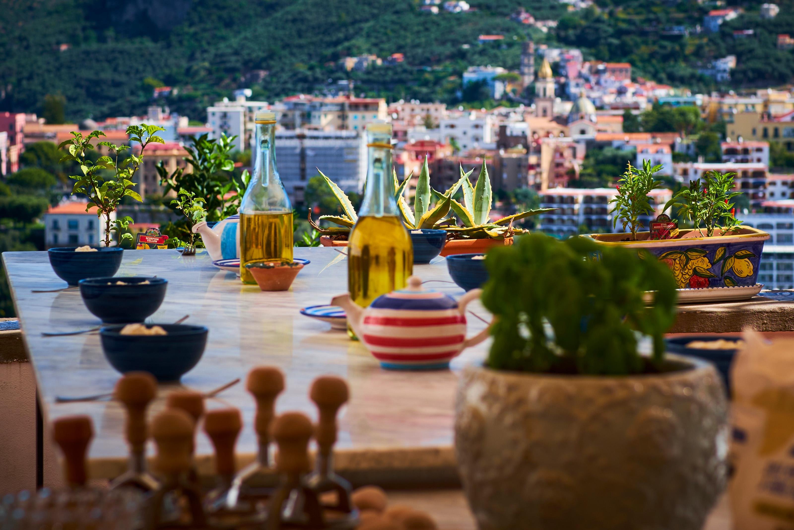Sorrento Hands-On Cooking Class: Pizza, Pasta & Limoncello