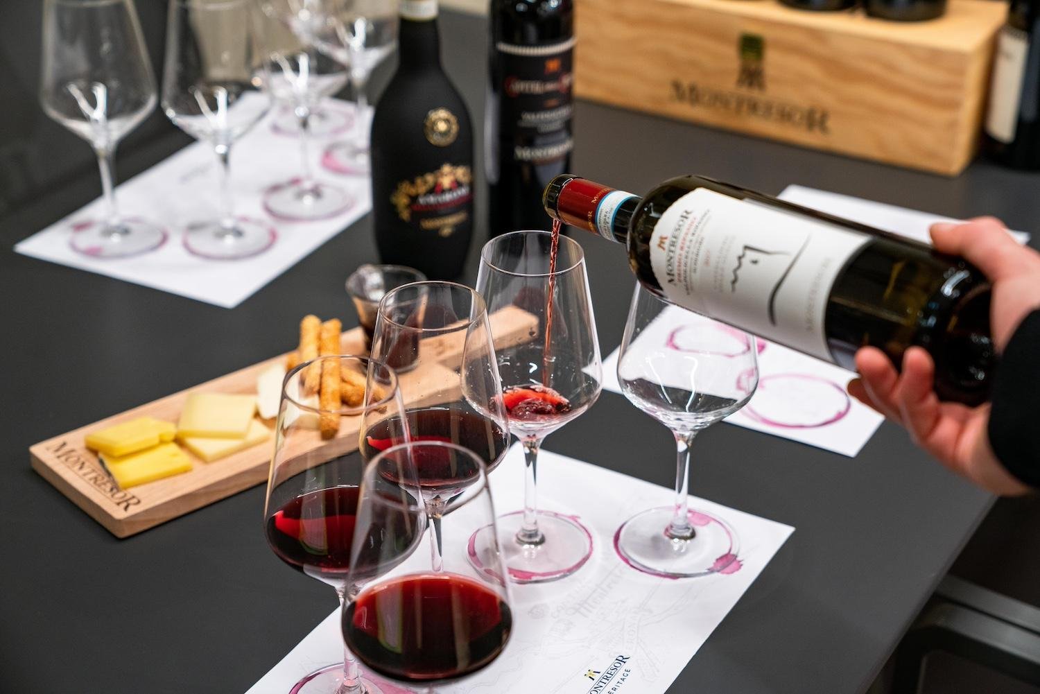 Historic Winery Tour & Tasting Near Verona