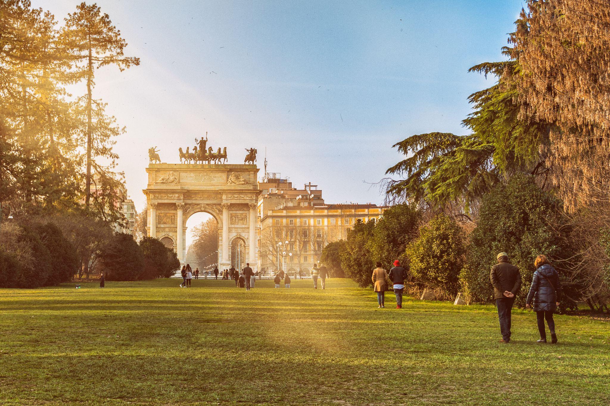 Milan Highlights: Duomo Rooftop, Sforza Castle & Gelato Tour