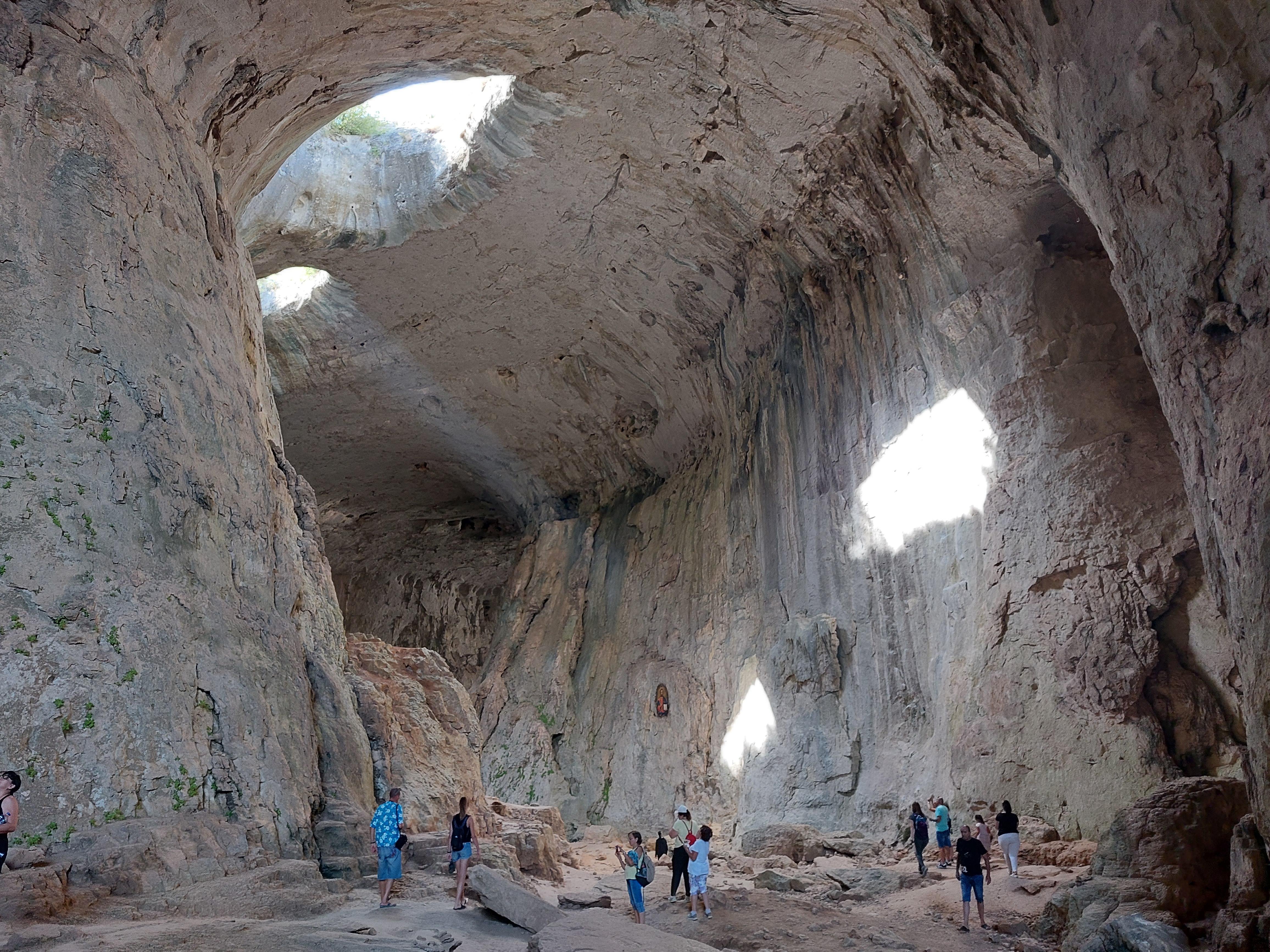 Cave of God's Eyes & Iskar-Panega Geopark Excursion