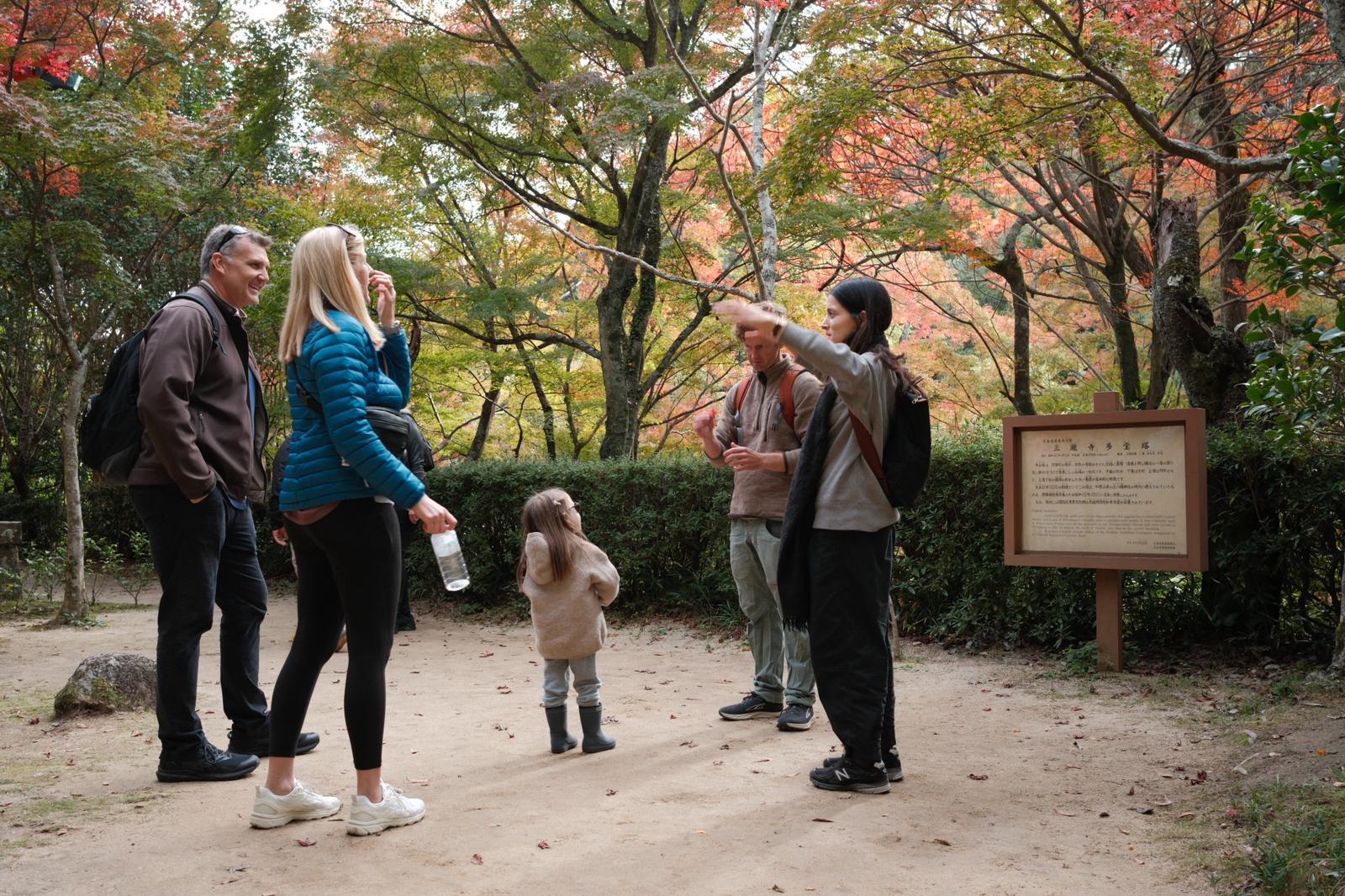 Hiroshima E-Bike Tour: Peace Park, Castle & Mitaki Temple