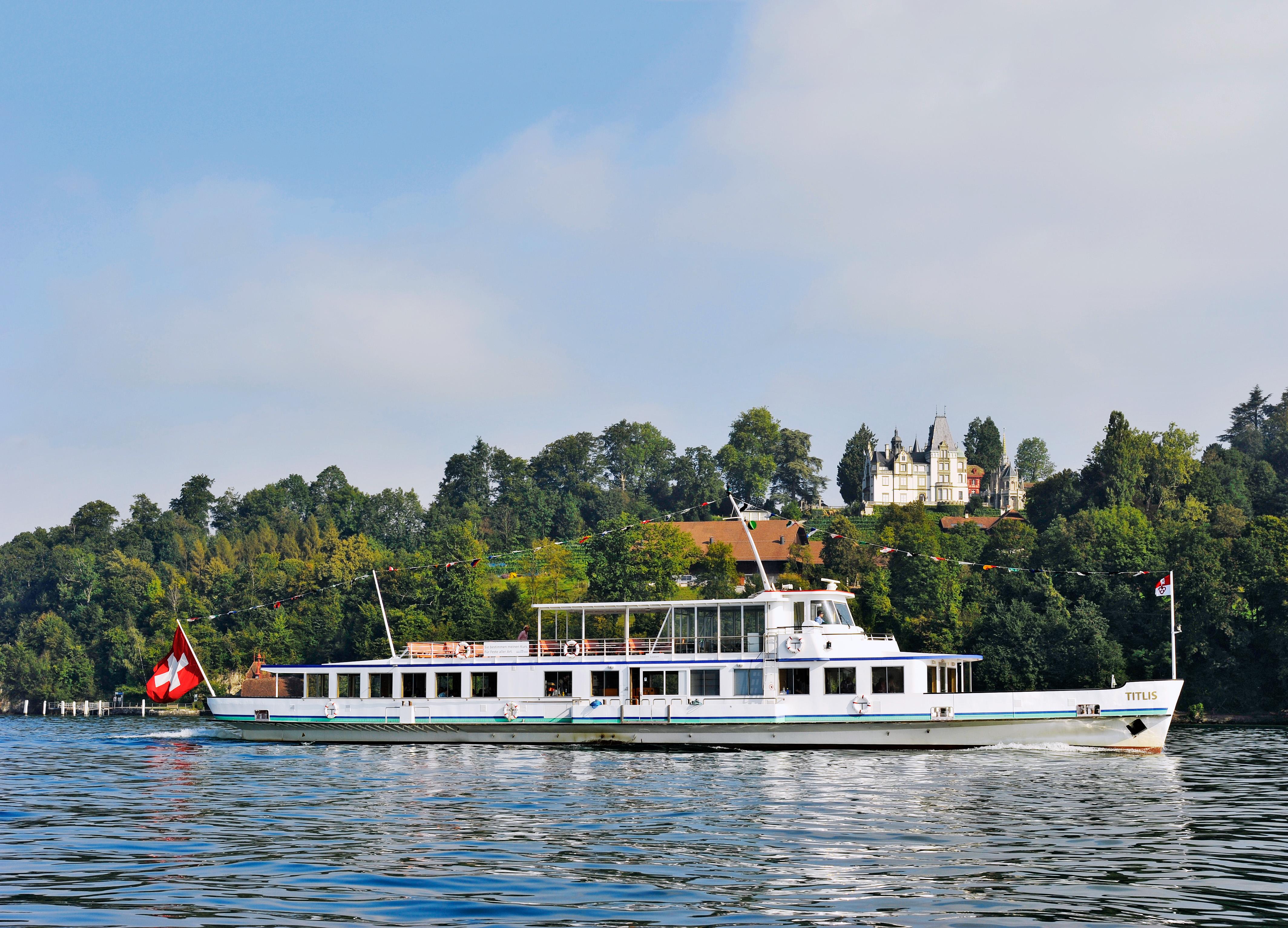 Lake Lucerne 1-Hour Panoramic Discovery Cruise
