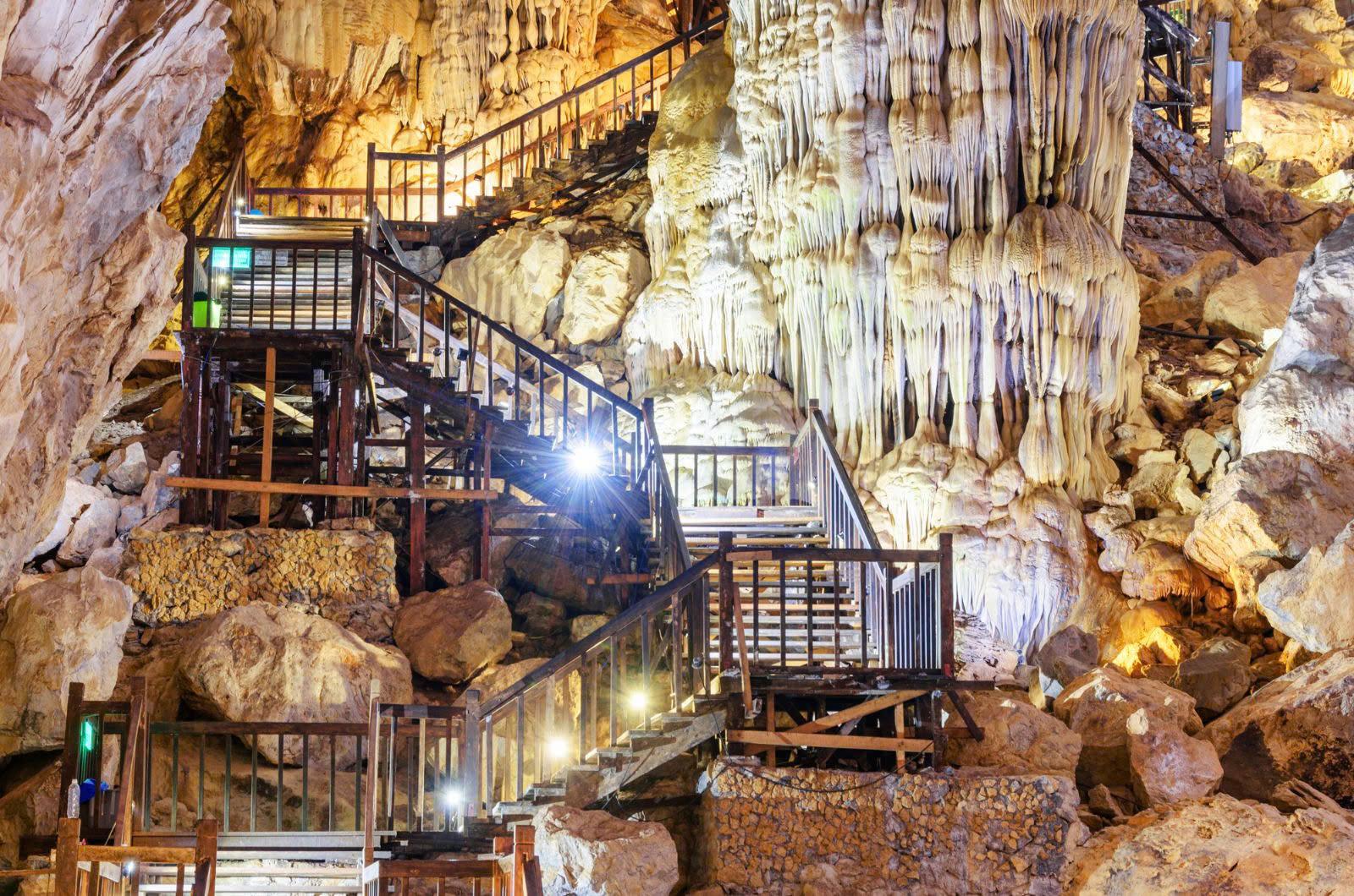 Phong Nha Cave boat tour Son River dragon boat and Paradise Cave karst — image 14