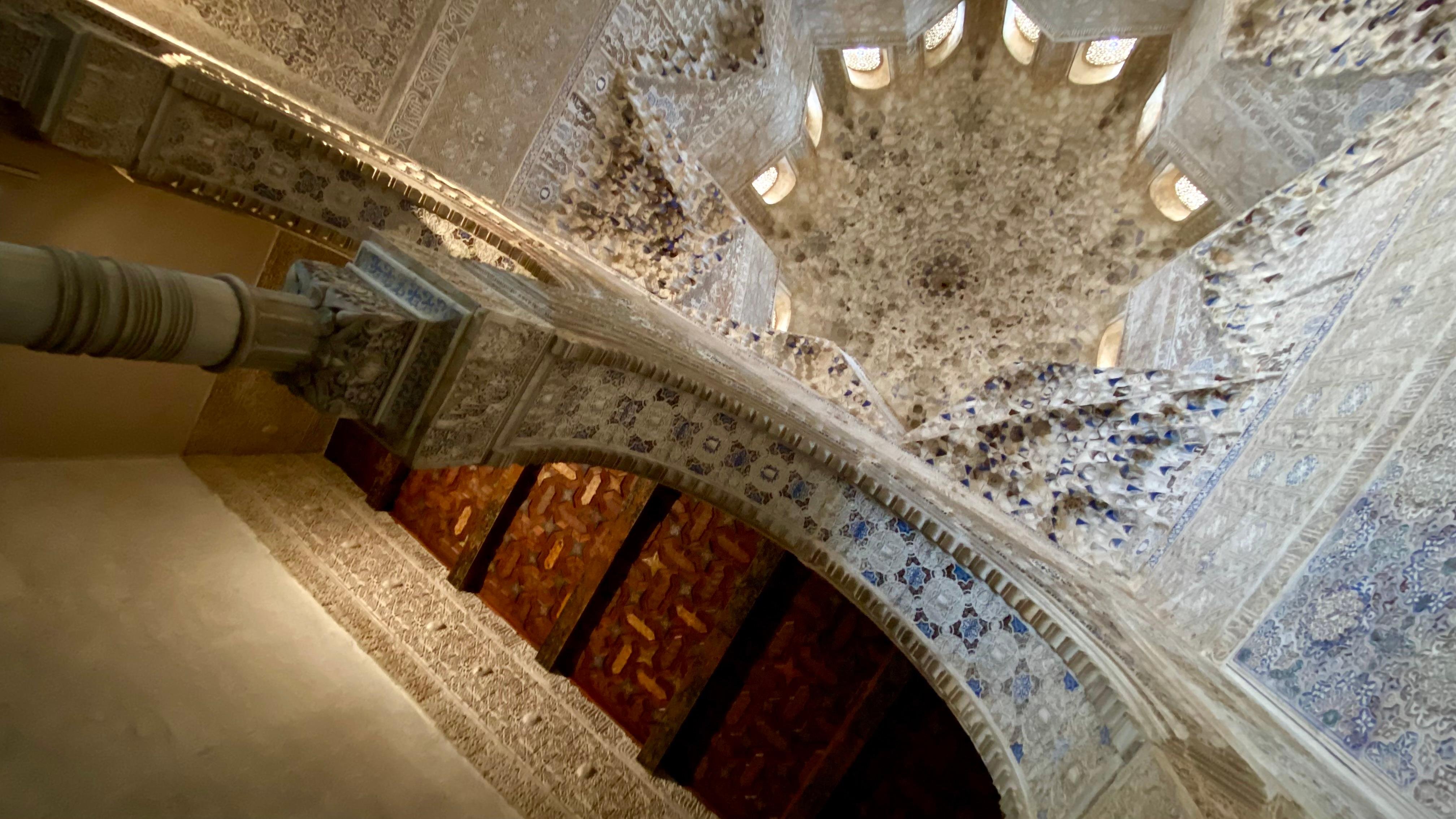 Generalife and Alhambra skip-the-line tour — Nasrid palaces, gardens, Alcazaba ramparts — image 15