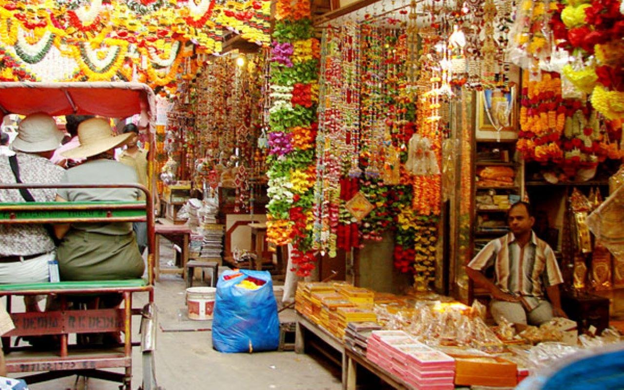 Delhi Personal Shopping Tour with Local Female Expert