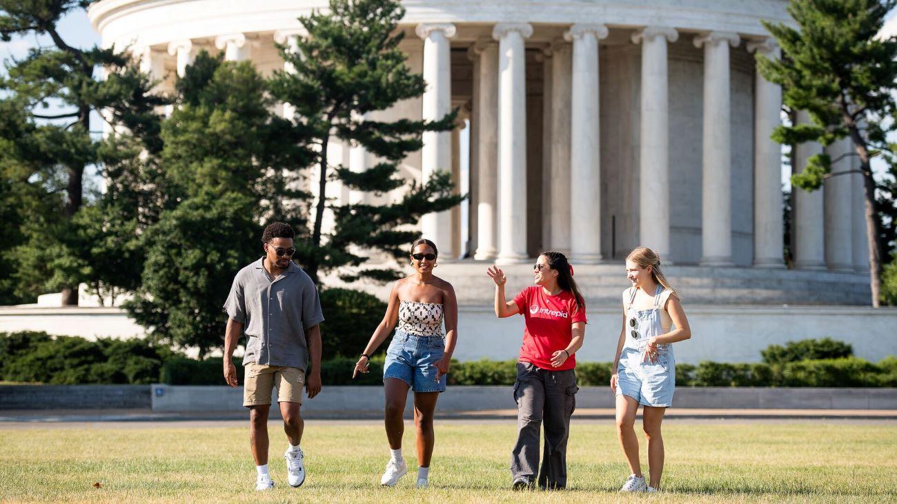 Washington DC White House and National Mall monuments — image 5