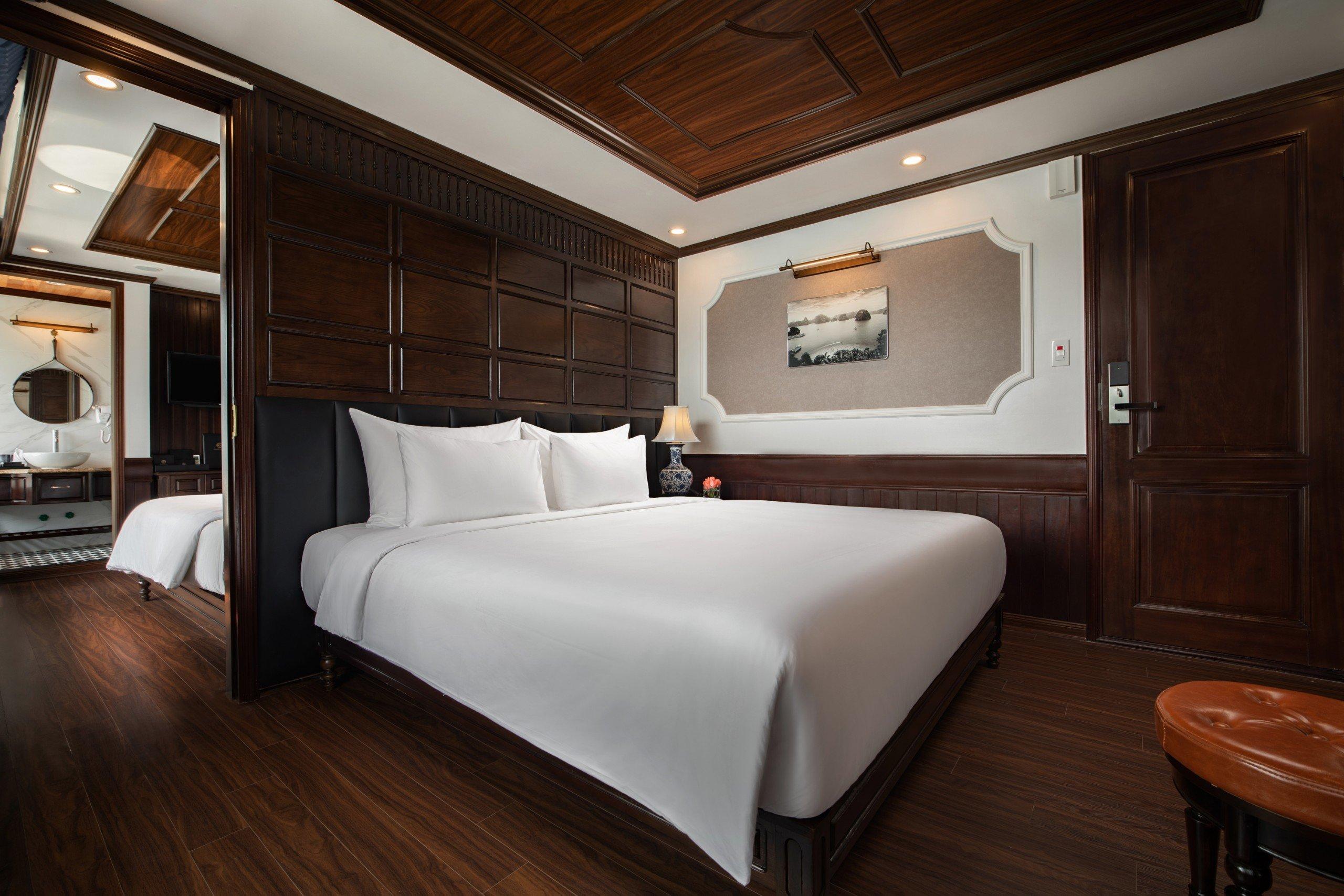 Hanoi: 2-Day Lan Ha & Halong Bay 5-Star Cruise with Private Balcony