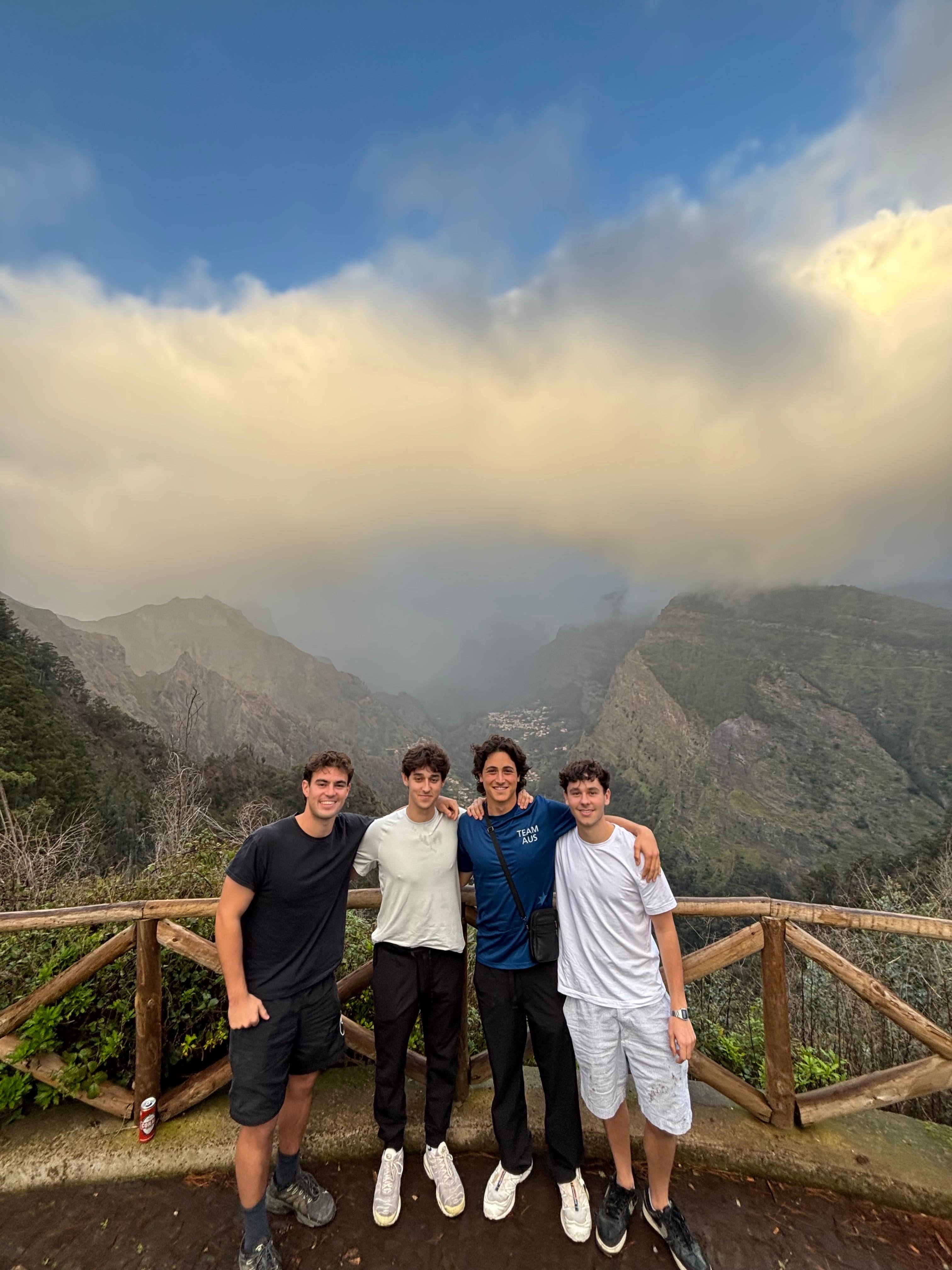 Private 4x4 Wine & Vineyard Expedition