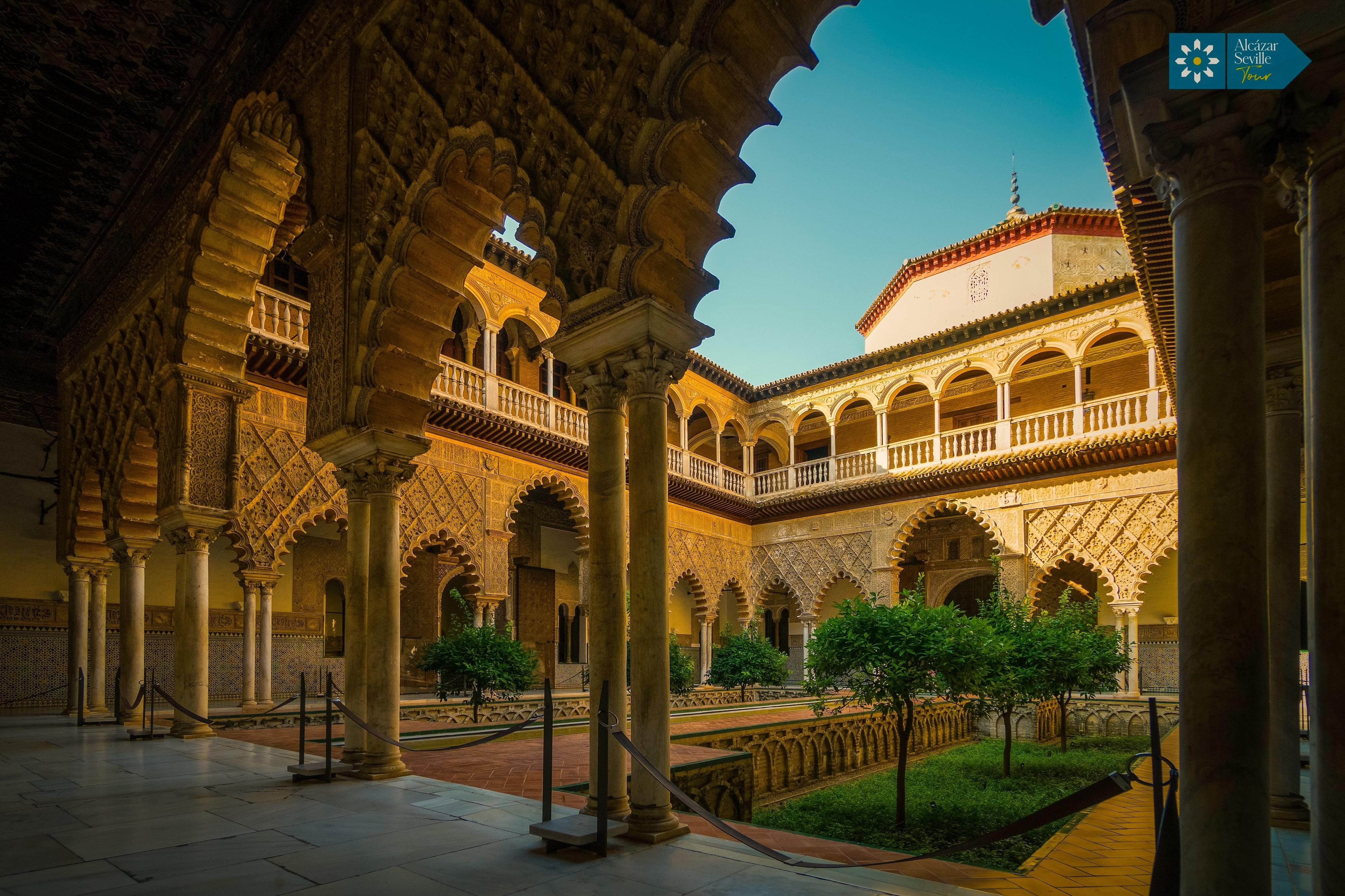 Seville: Guided Alcázar, Cathedral & Giralda Express Tour