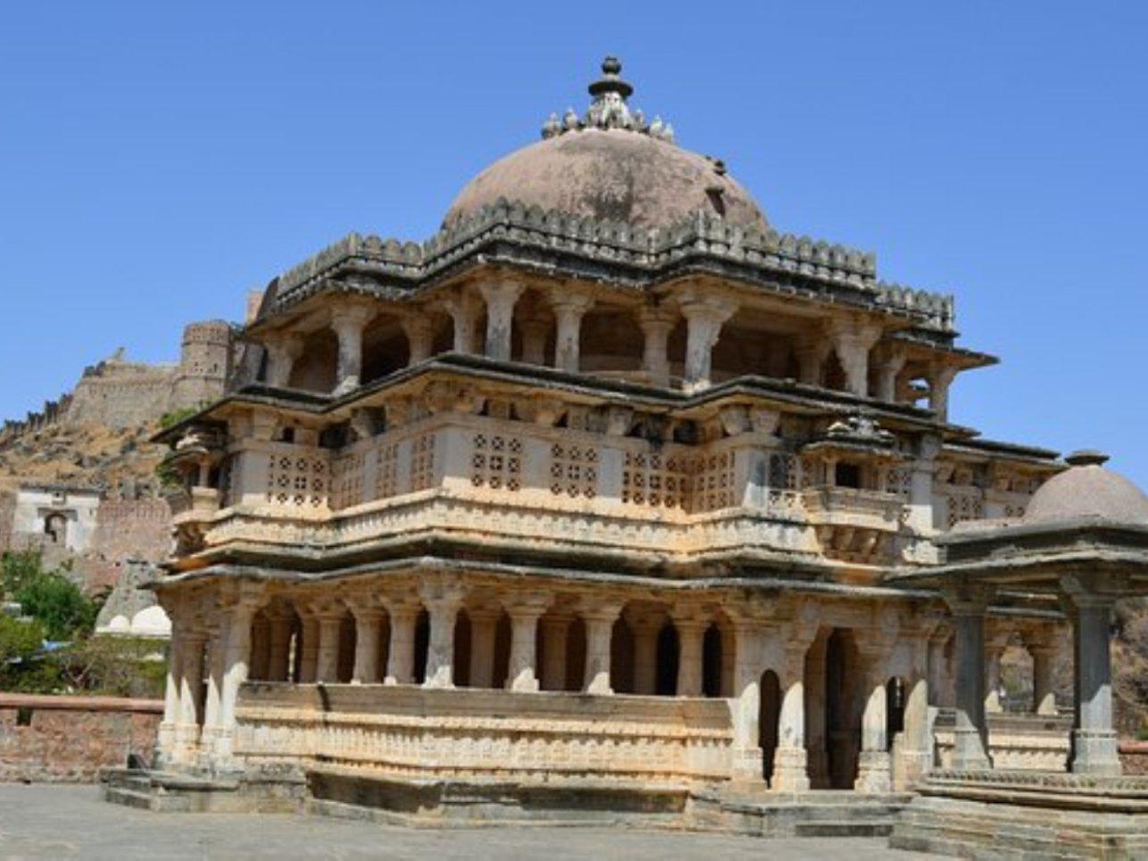 Kumbhalgarh Fort & Ranakpur Jain Temple Private Day Trip