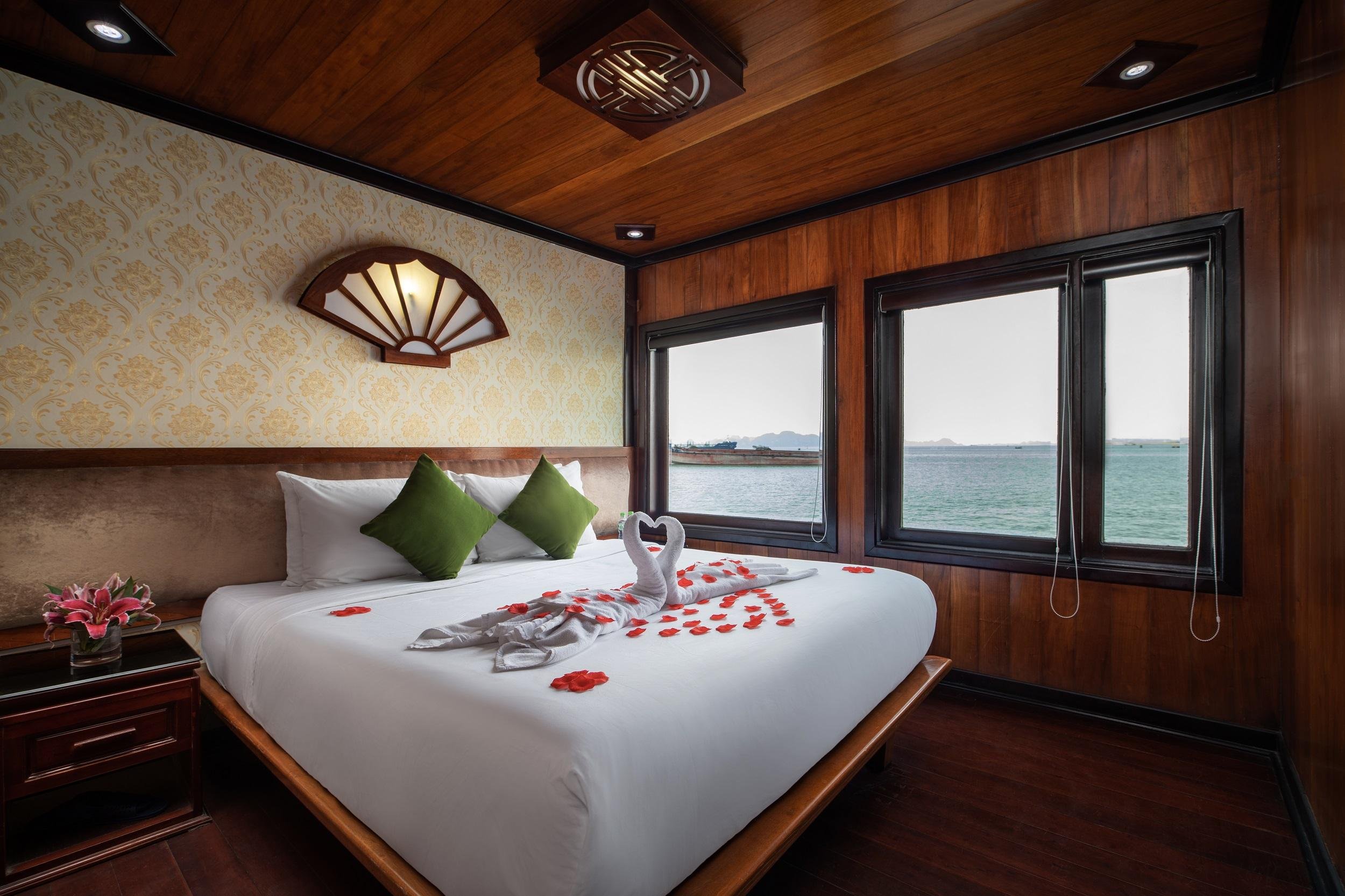 Hanoi: 3-Day Ha Long & Bai Tu Long Bay Cruise